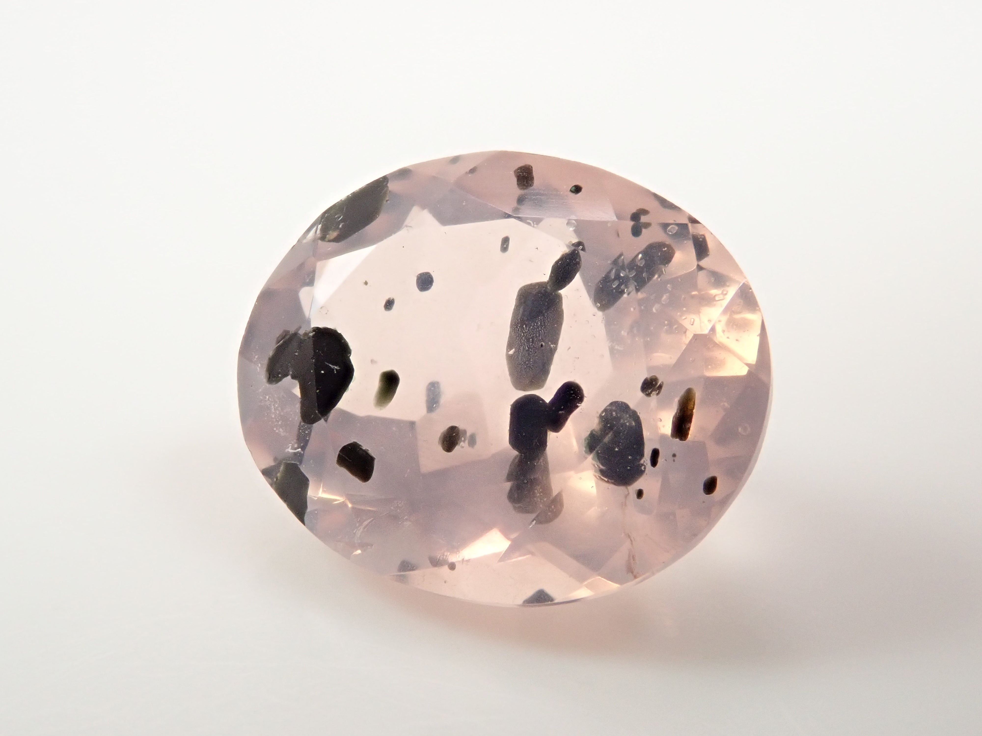 【12562769掲載】ブラジル産マイカインローズクォーツ(雲母インローズクォーツ) 3.123ctルース