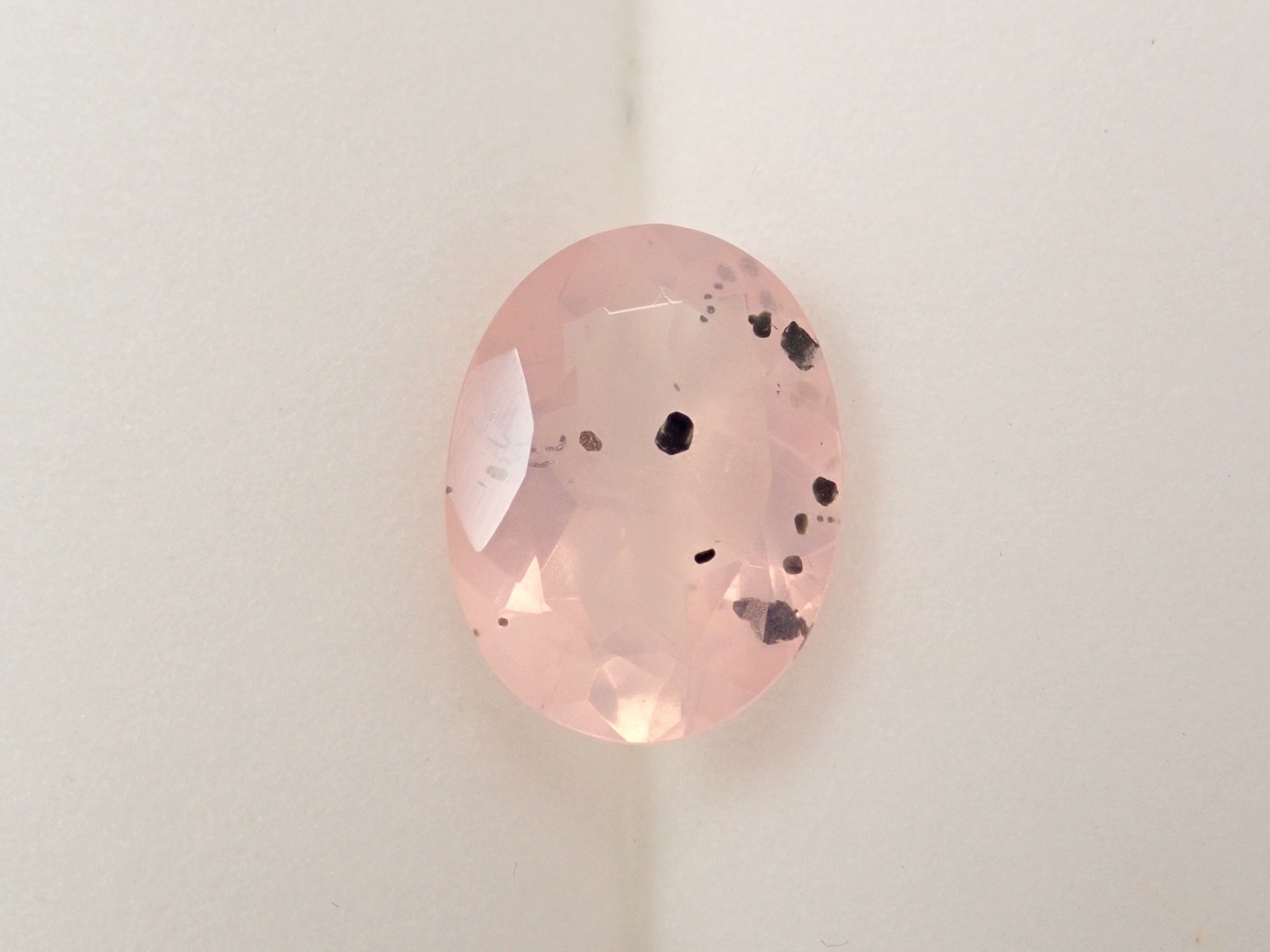 【12562771掲載】ブラジル産マイカインローズクォーツ(雲母インローズクォーツ) 3.245ctルース