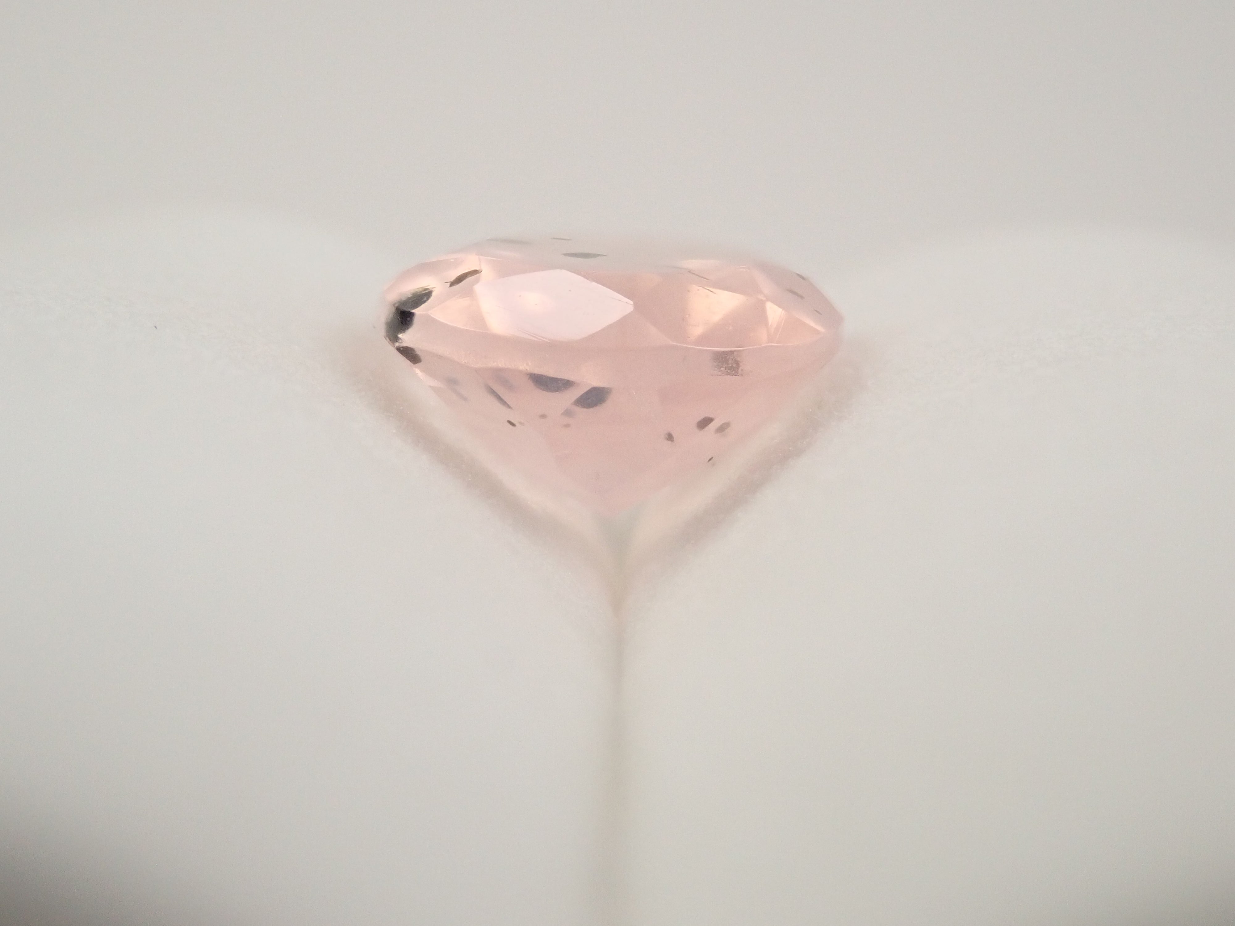 【12562771掲載】ブラジル産マイカインローズクォーツ(雲母インローズクォーツ) 3.245ctルース