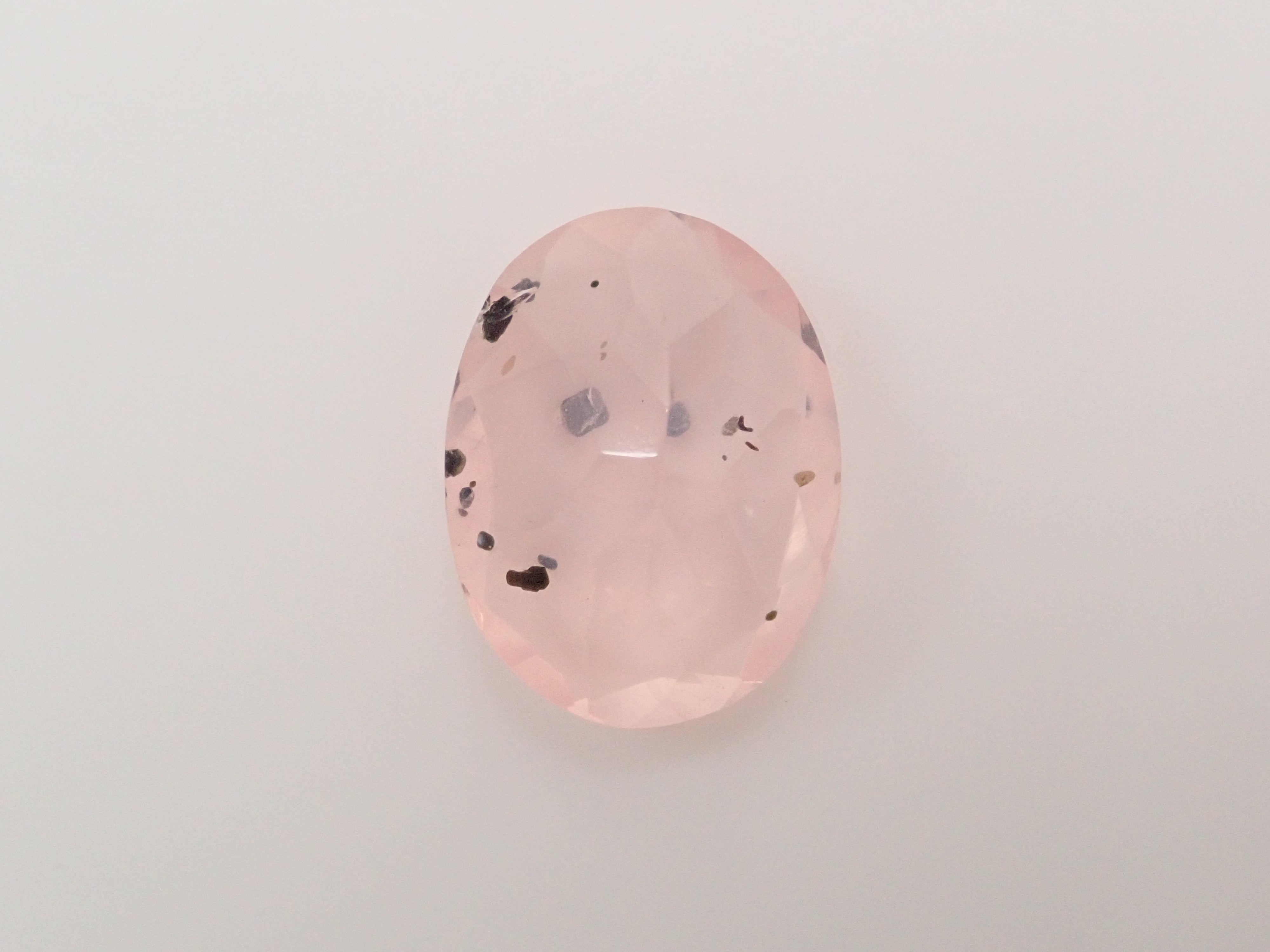 【12562771掲載】ブラジル産マイカインローズクォーツ(雲母インローズクォーツ) 3.245ctルース