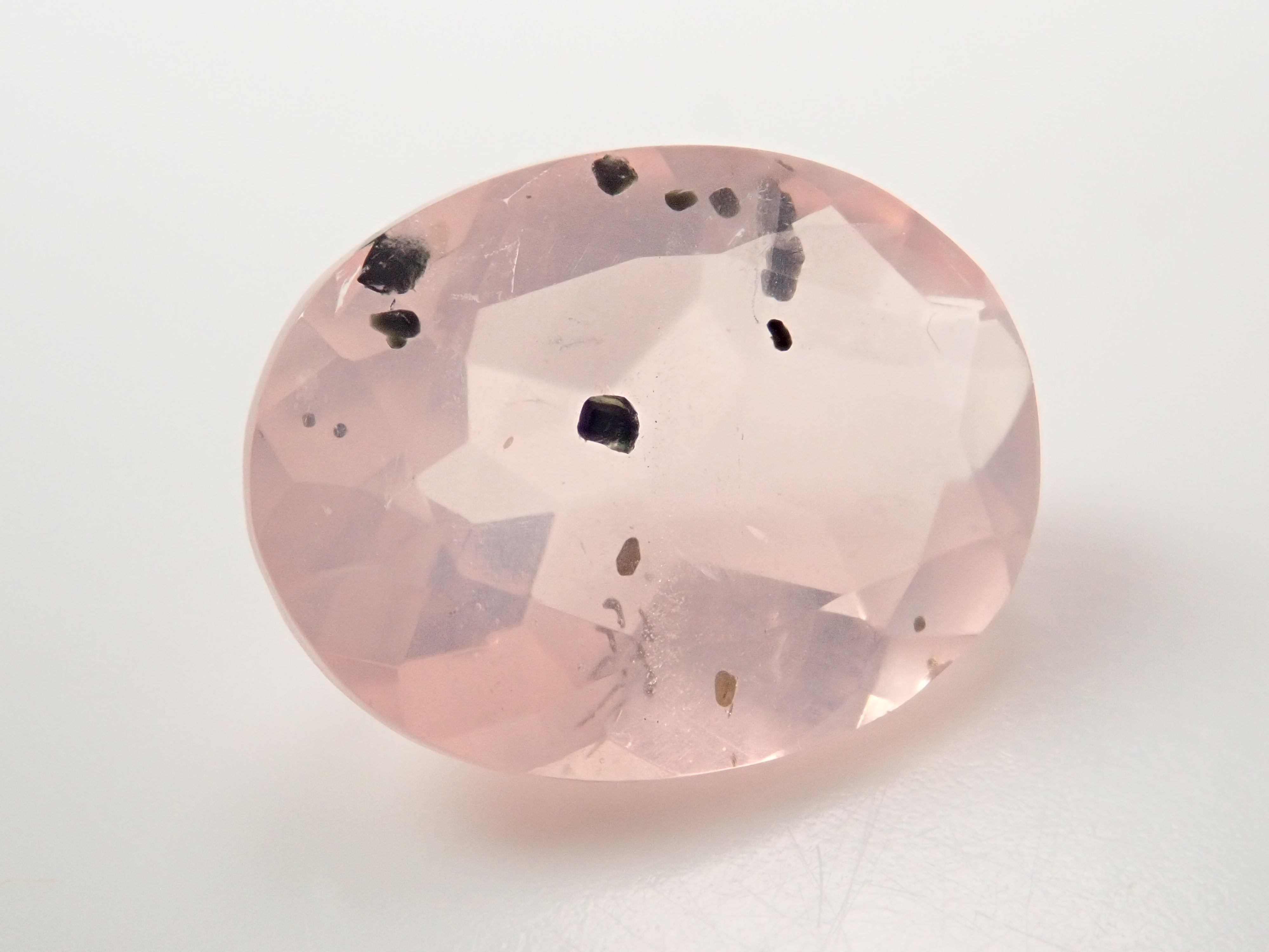 【12562771掲載】ブラジル産マイカインローズクォーツ(雲母インローズクォーツ) 3.245ctルース