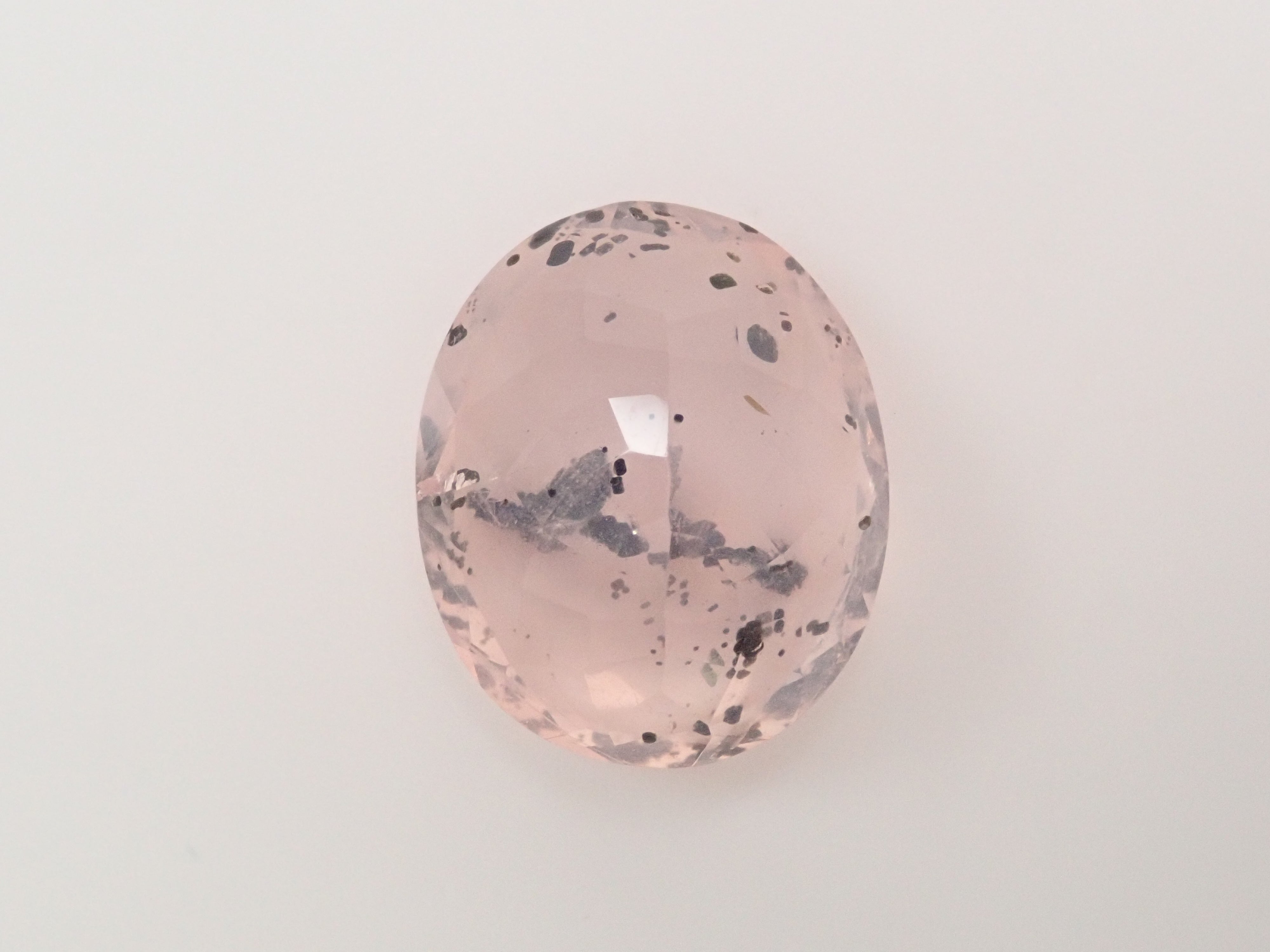 【12562772掲載】ブラジル産マイカインローズクォーツ(雲母インローズクォーツ) 7.044ctルース