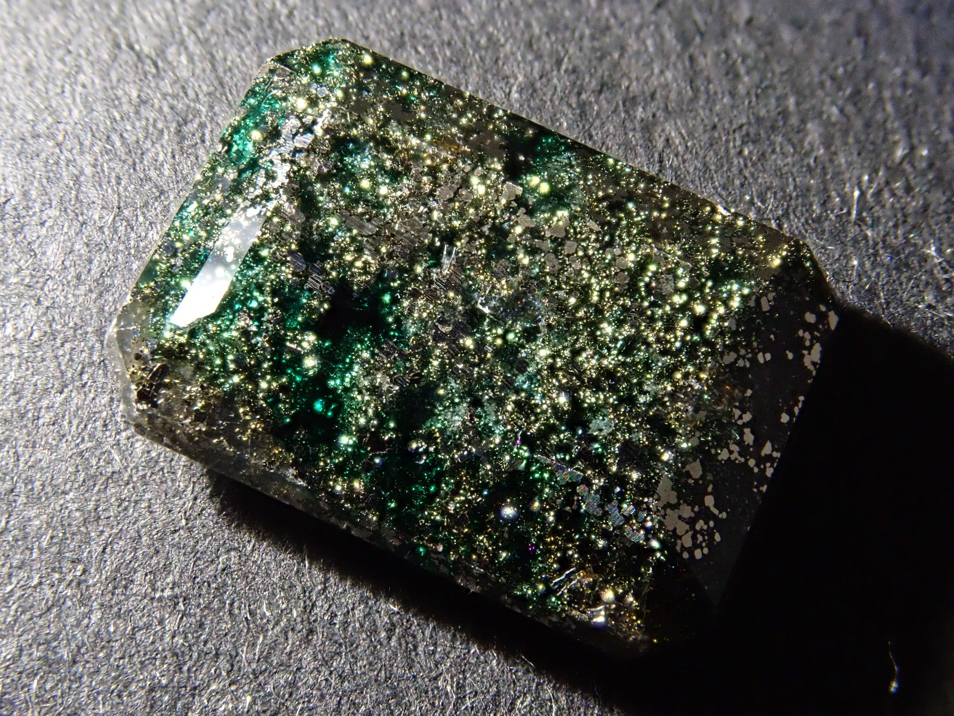 【12562754掲載】コロンビア産パイライトインエメラルド 4.221ctルース