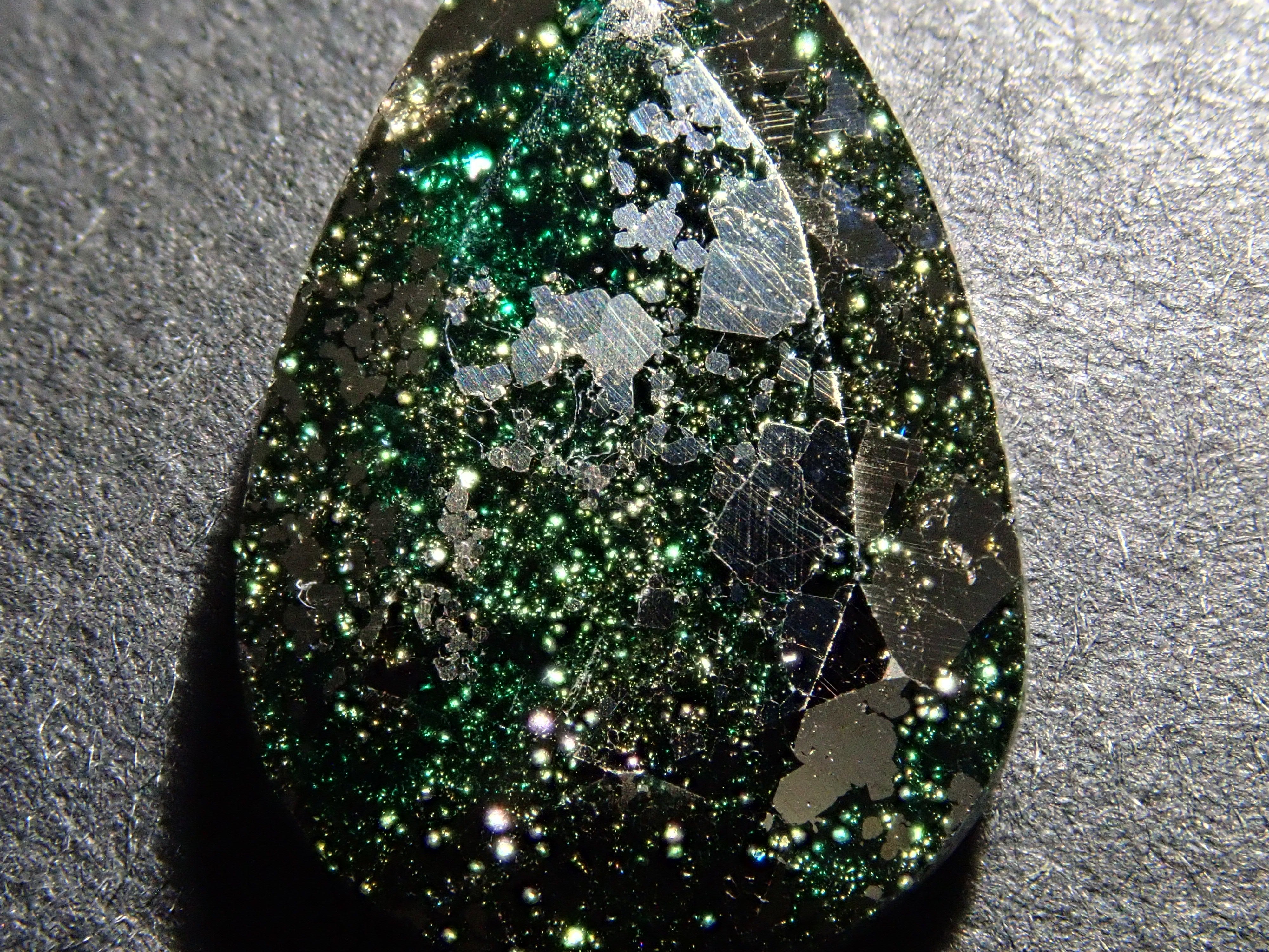 【12562757掲載】コロンビア産パイライトインエメラルド 4.226ctルース