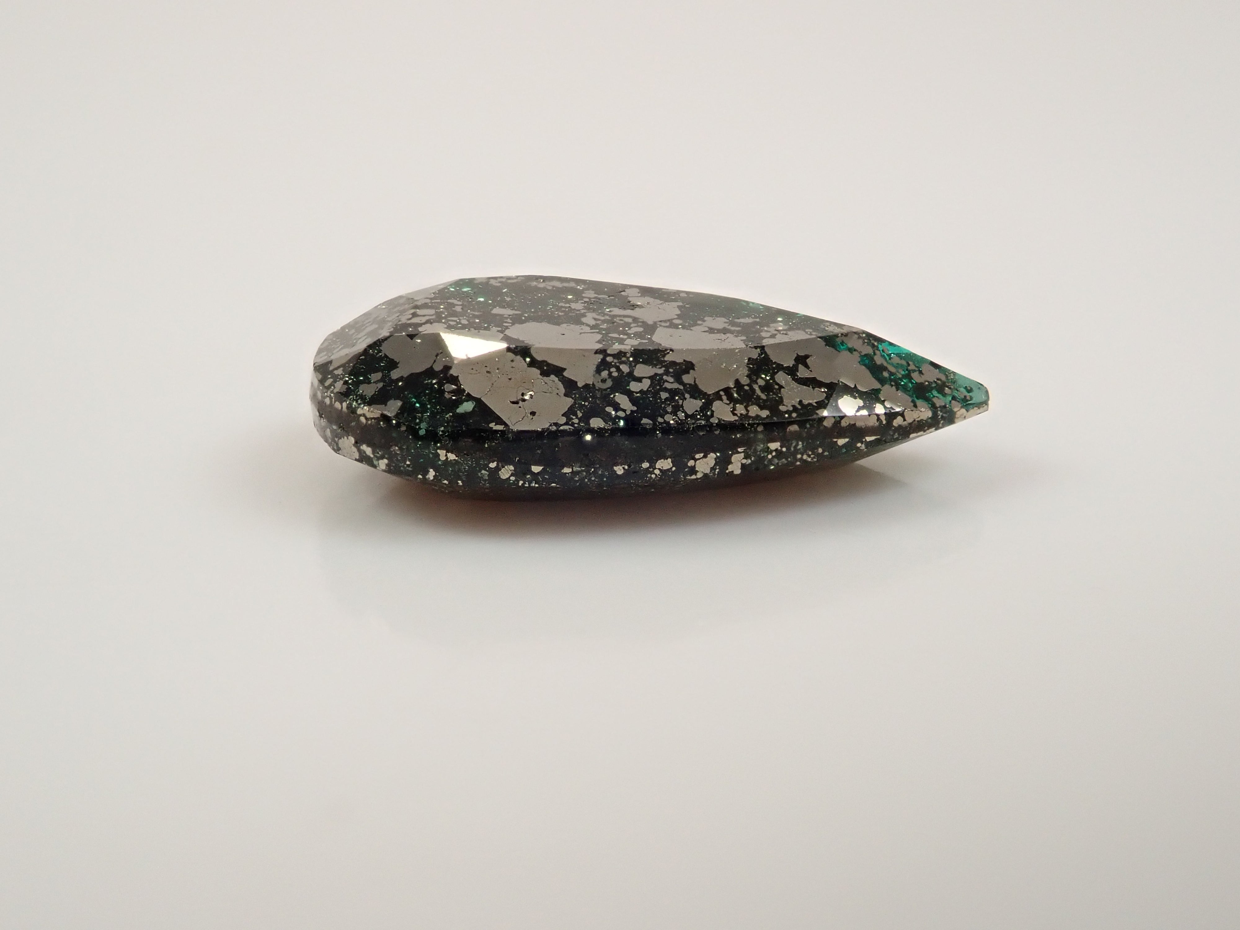 【12562757掲載】コロンビア産パイライトインエメラルド 4.226ctルース