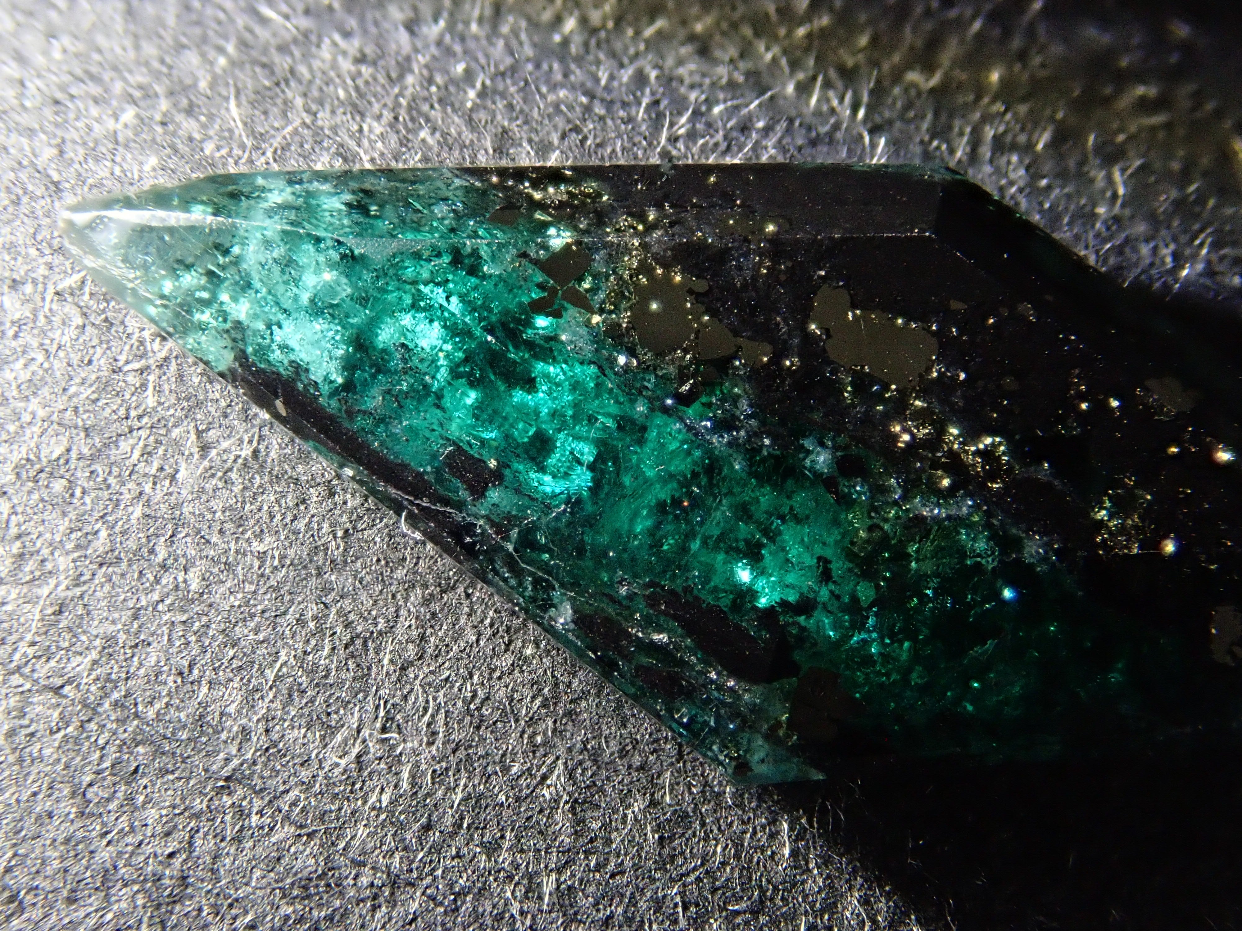 【12562758掲載】コロンビア産パイライトインエメラルド 3.346ctルース