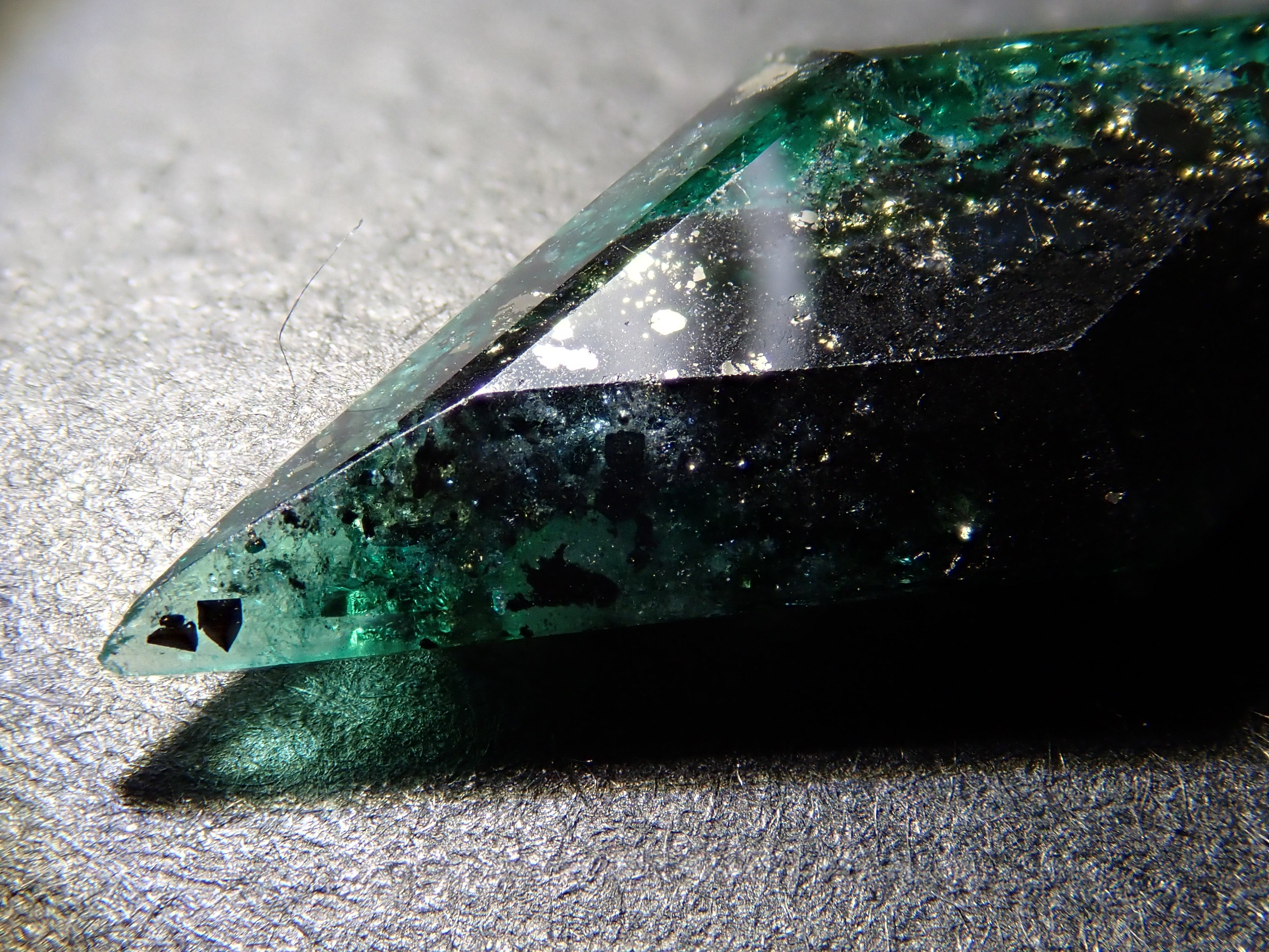 【12562758掲載】コロンビア産パイライトインエメラルド 3.346ctルース