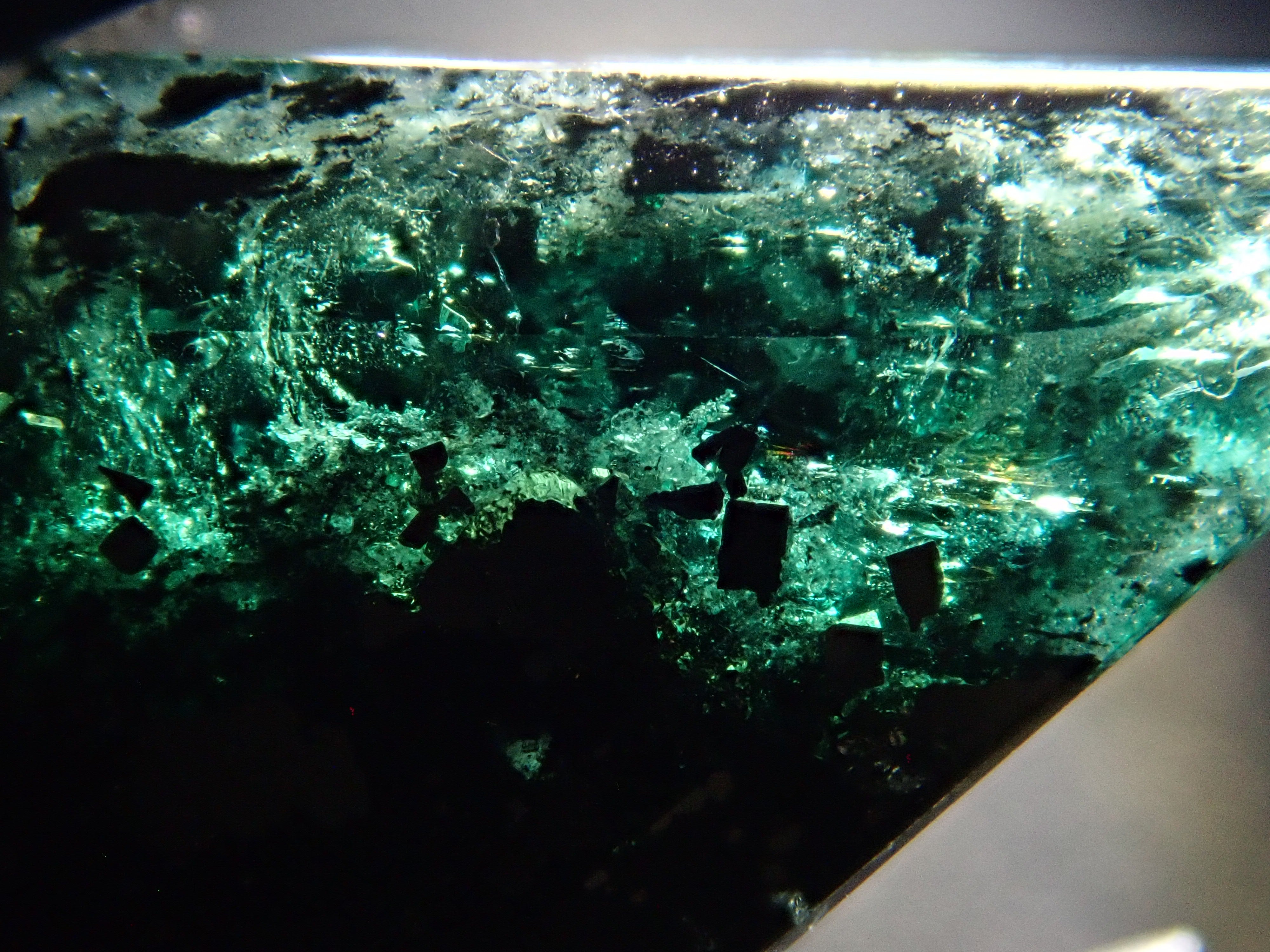 【12562758掲載】コロンビア産パイライトインエメラルド 3.346ctルース