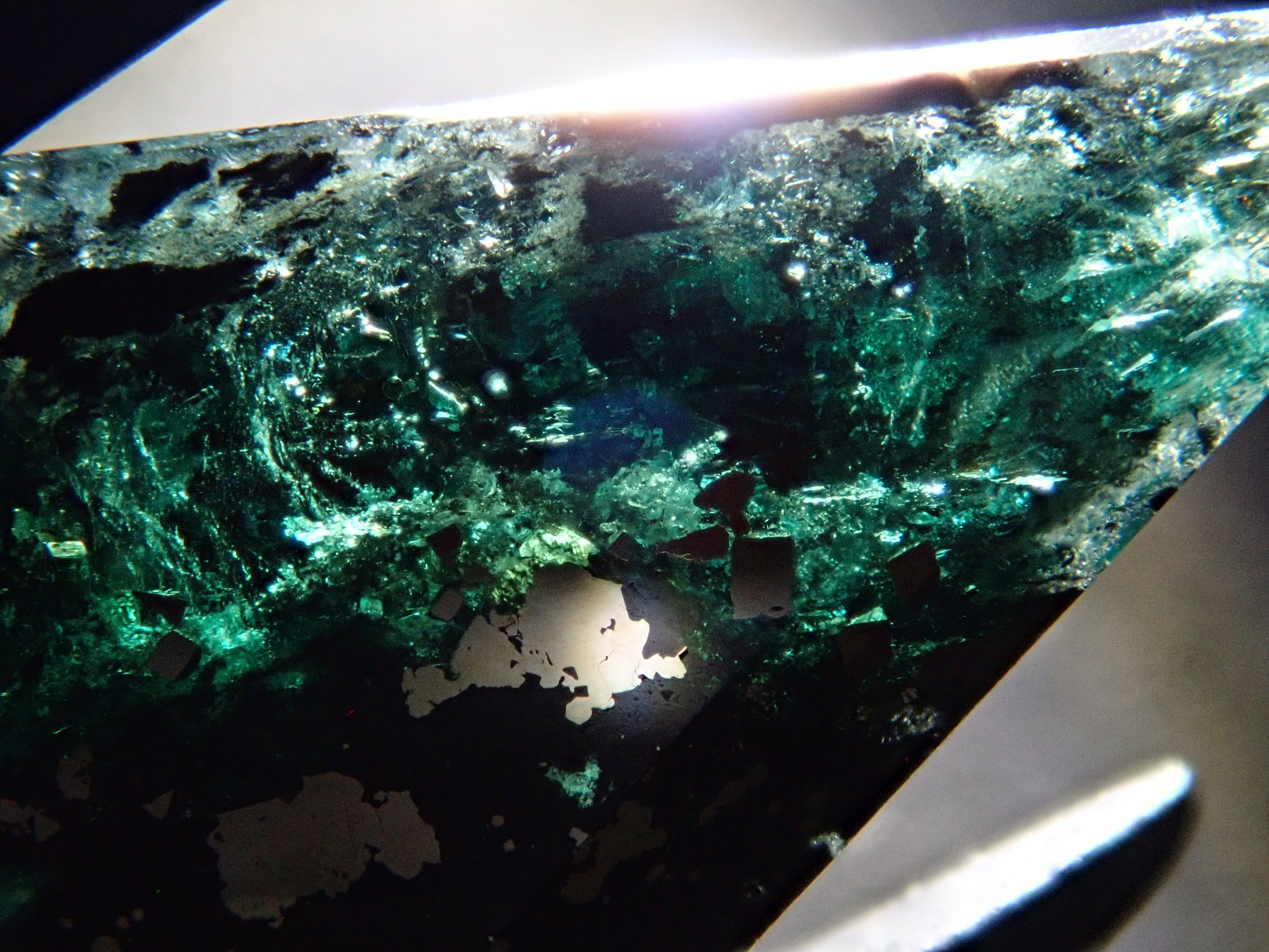 【12562758掲載】コロンビア産パイライトインエメラルド 3.346ctルース