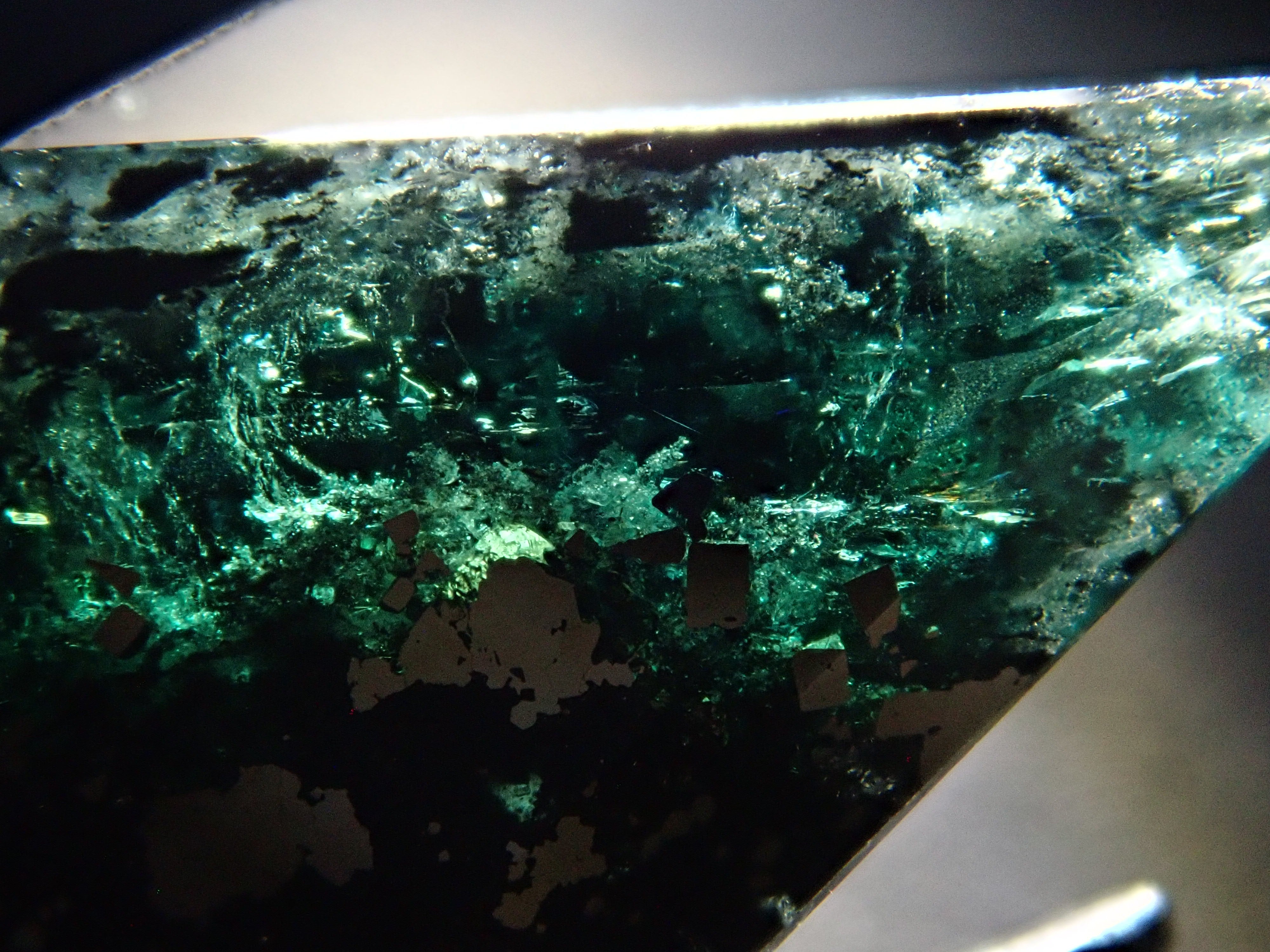 【12562758掲載】コロンビア産パイライトインエメラルド 3.346ctルース