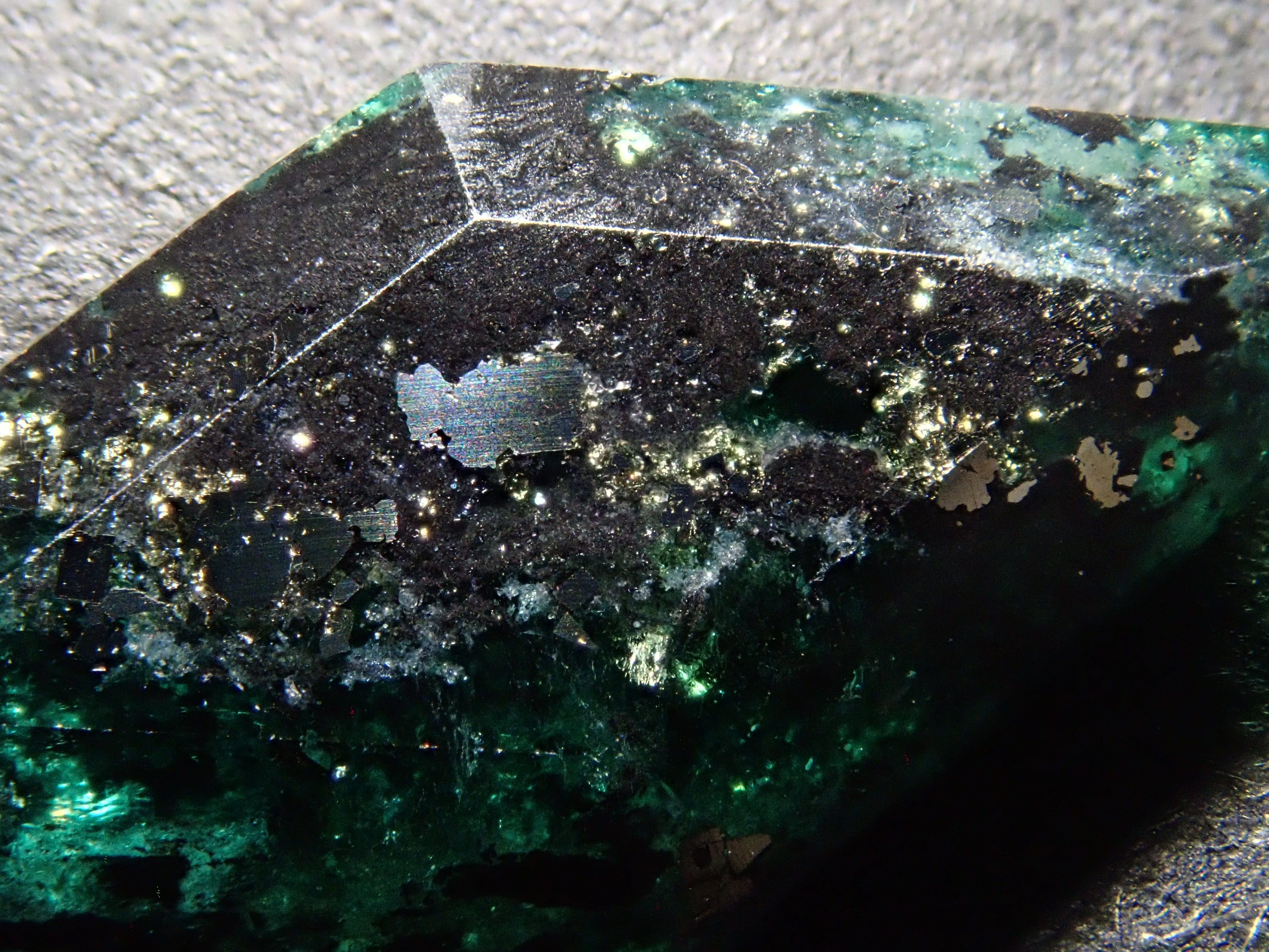 【12562758掲載】コロンビア産パイライトインエメラルド 3.346ctルース