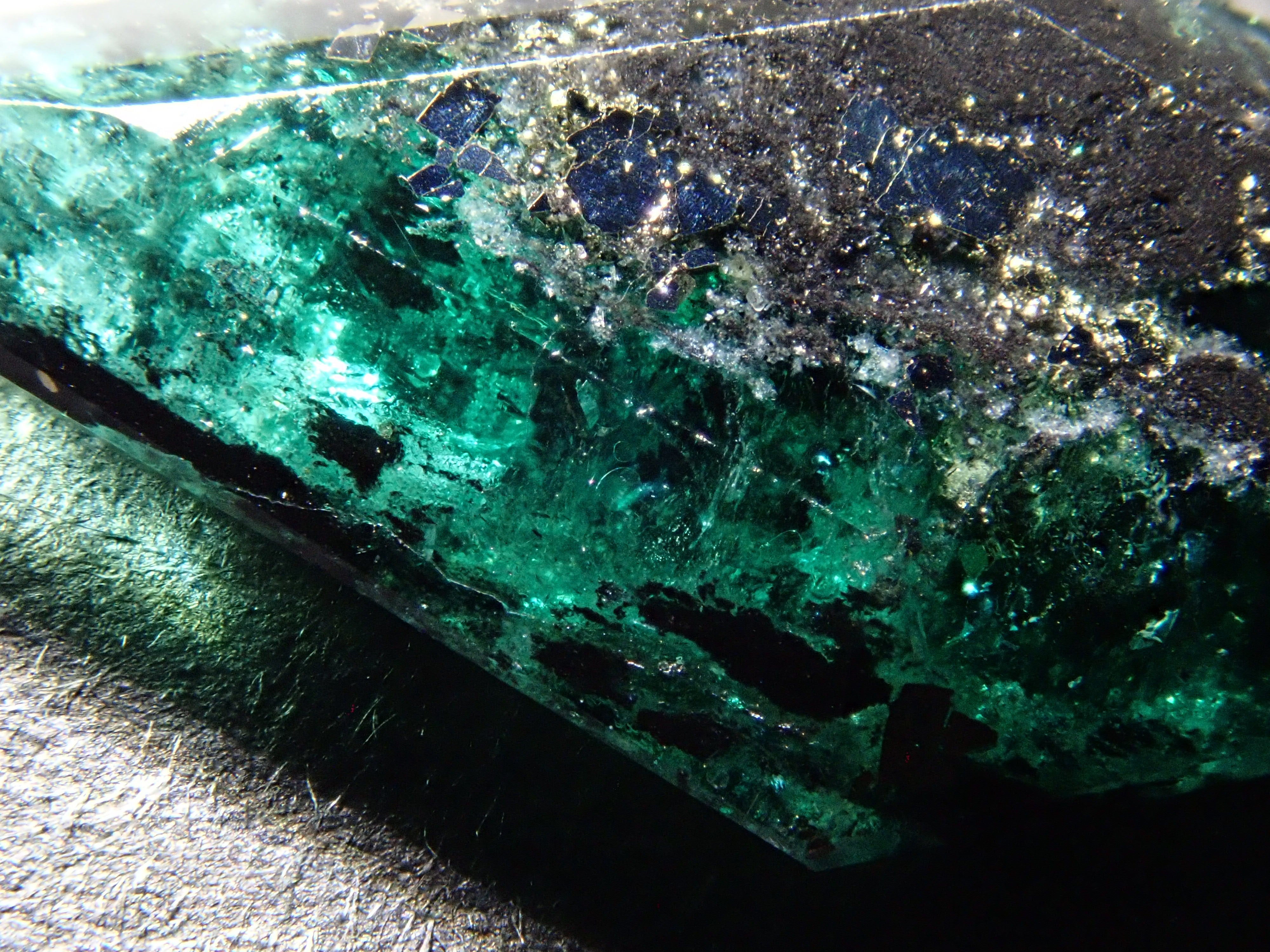 【12562758掲載】コロンビア産パイライトインエメラルド 3.346ctルース