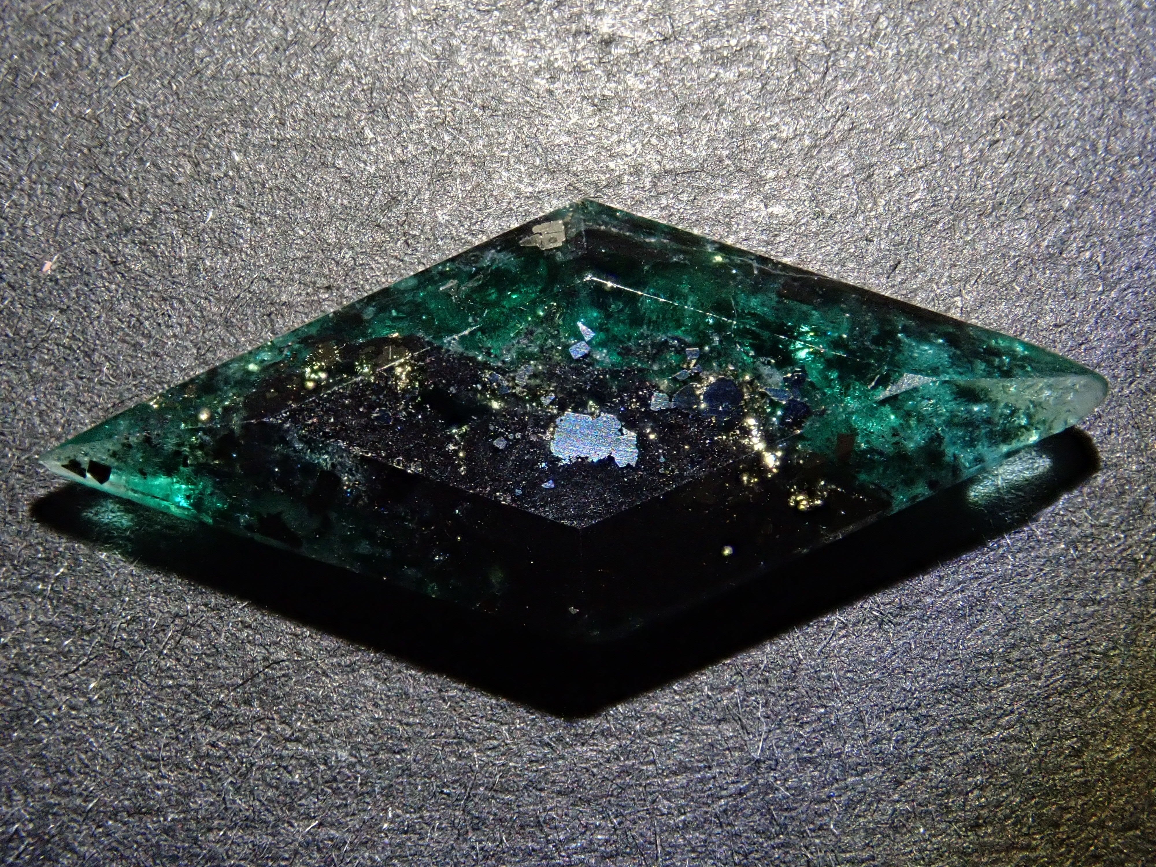 【12562758掲載】コロンビア産パイライトインエメラルド 3.346ctルース