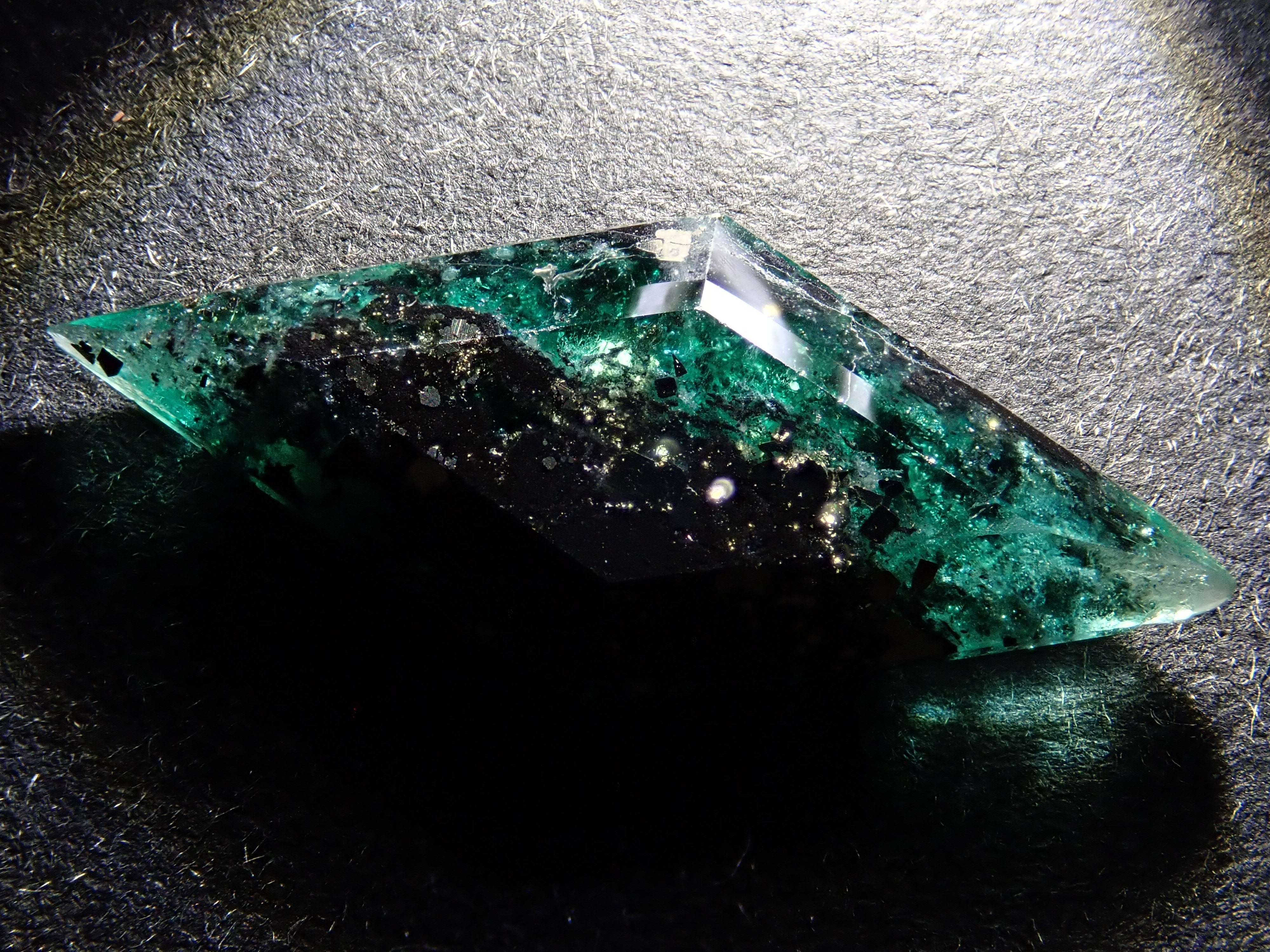 【12562758掲載】コロンビア産パイライトインエメラルド 3.346ctルース