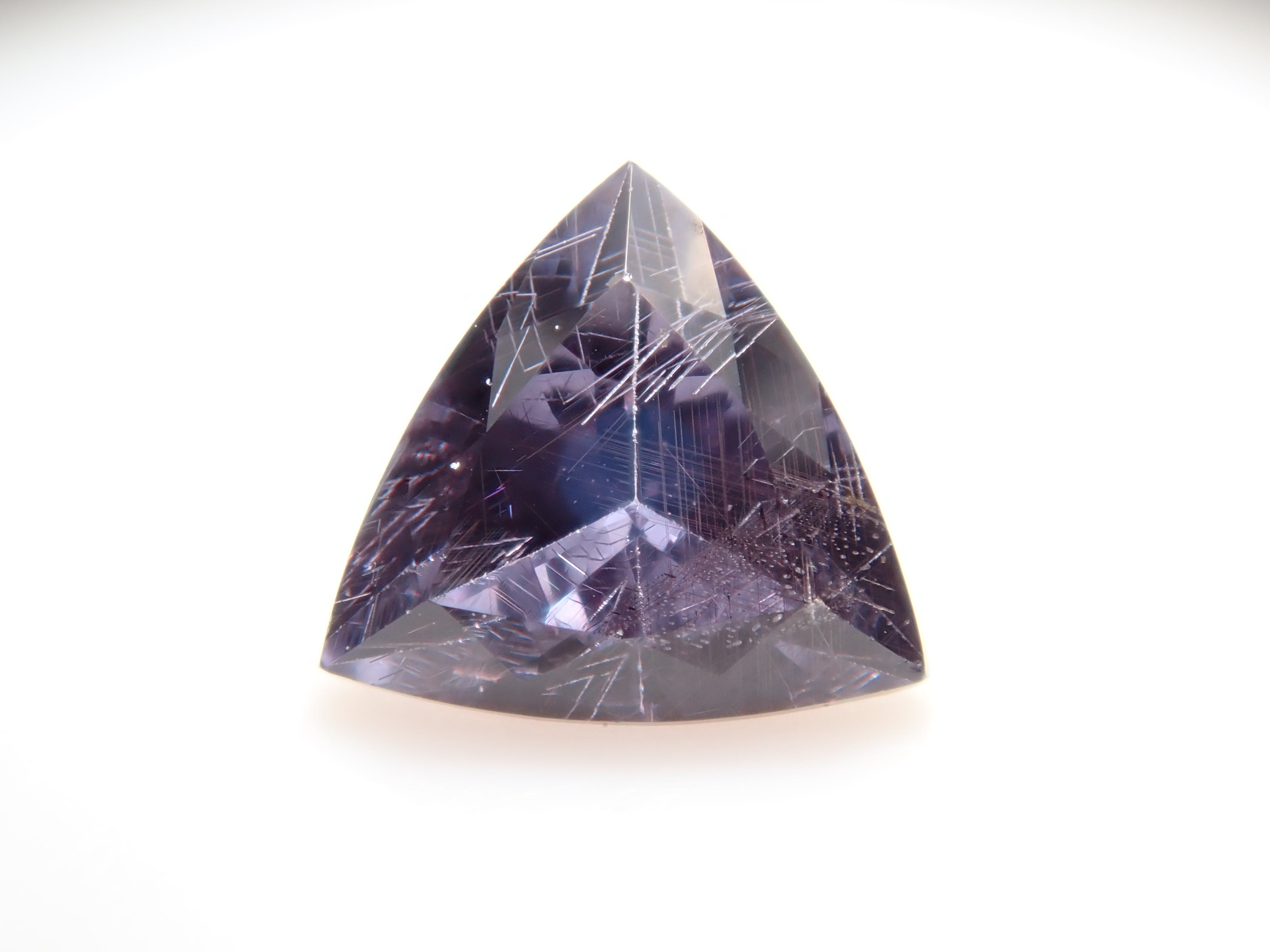 【12562760掲載】マダガスカル産ベキリーブルーガーネット(カラーチェンジガーネット) 0.186ctルース