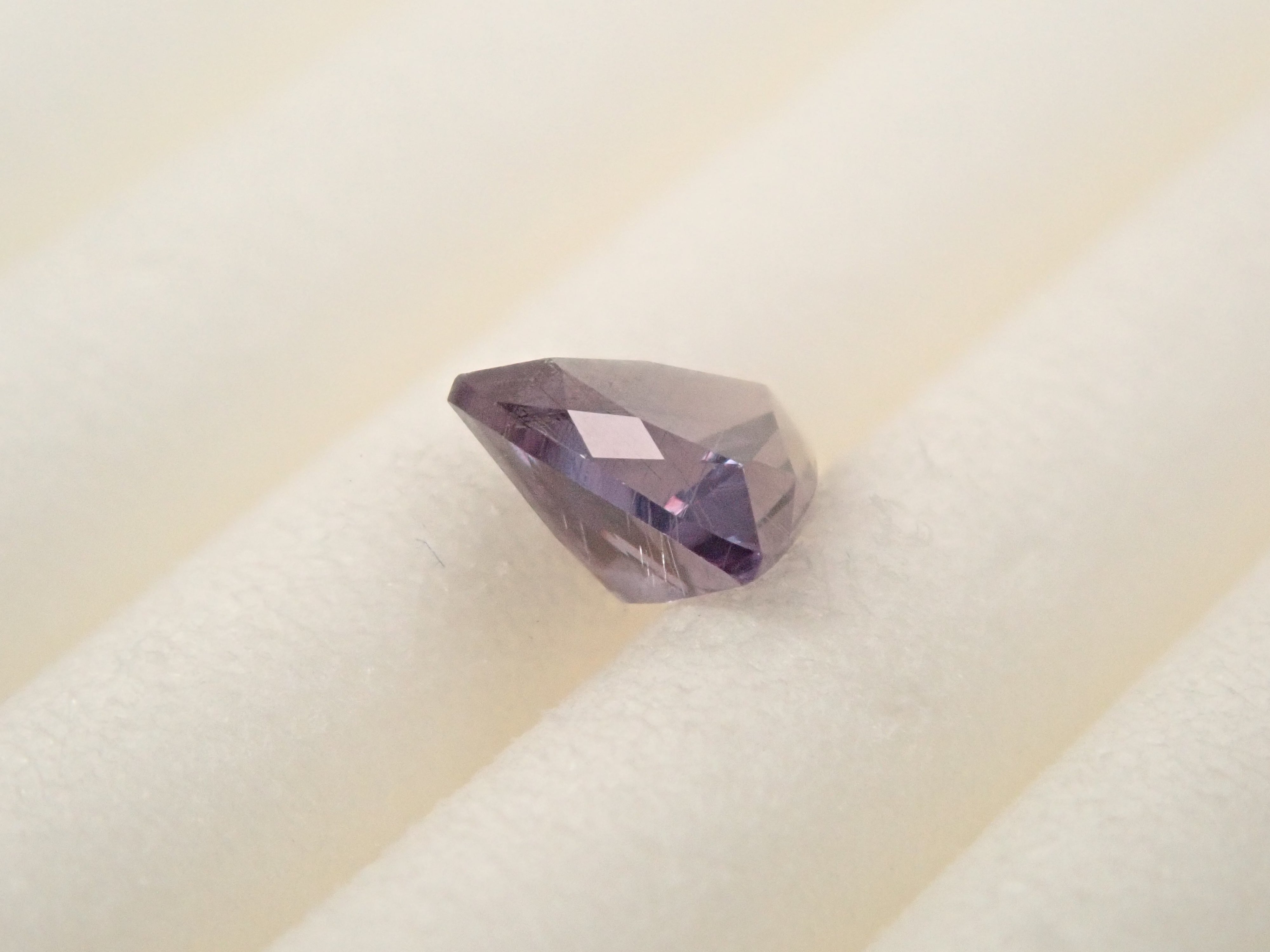 【12562760掲載】マダガスカル産ベキリーブルーガーネット(カラーチェンジガーネット) 0.186ctルース