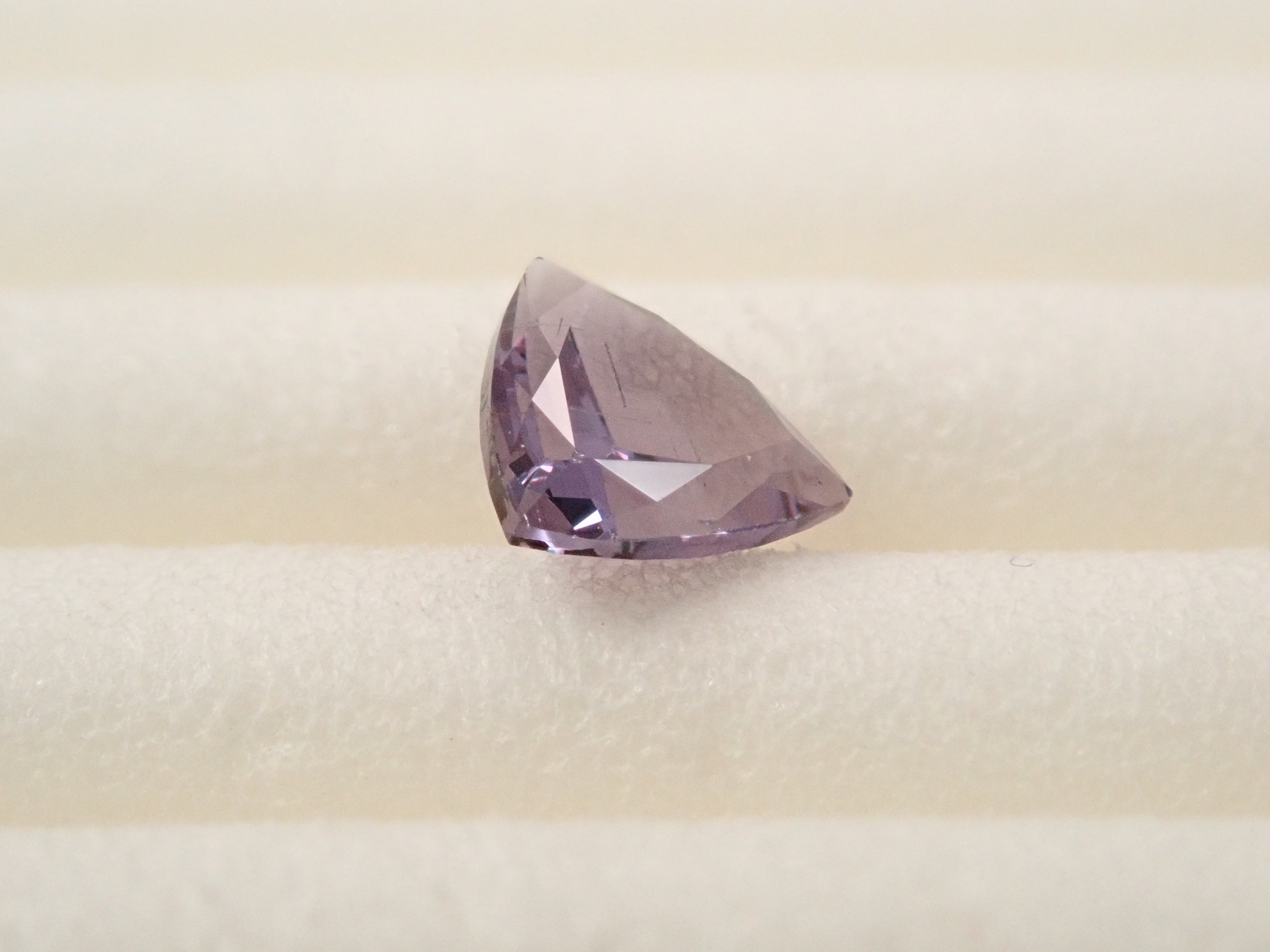 【12562761掲載】マダガスカル産ベキリーブルーガーネット(カラーチェンジガーネット) 0.254ctルース