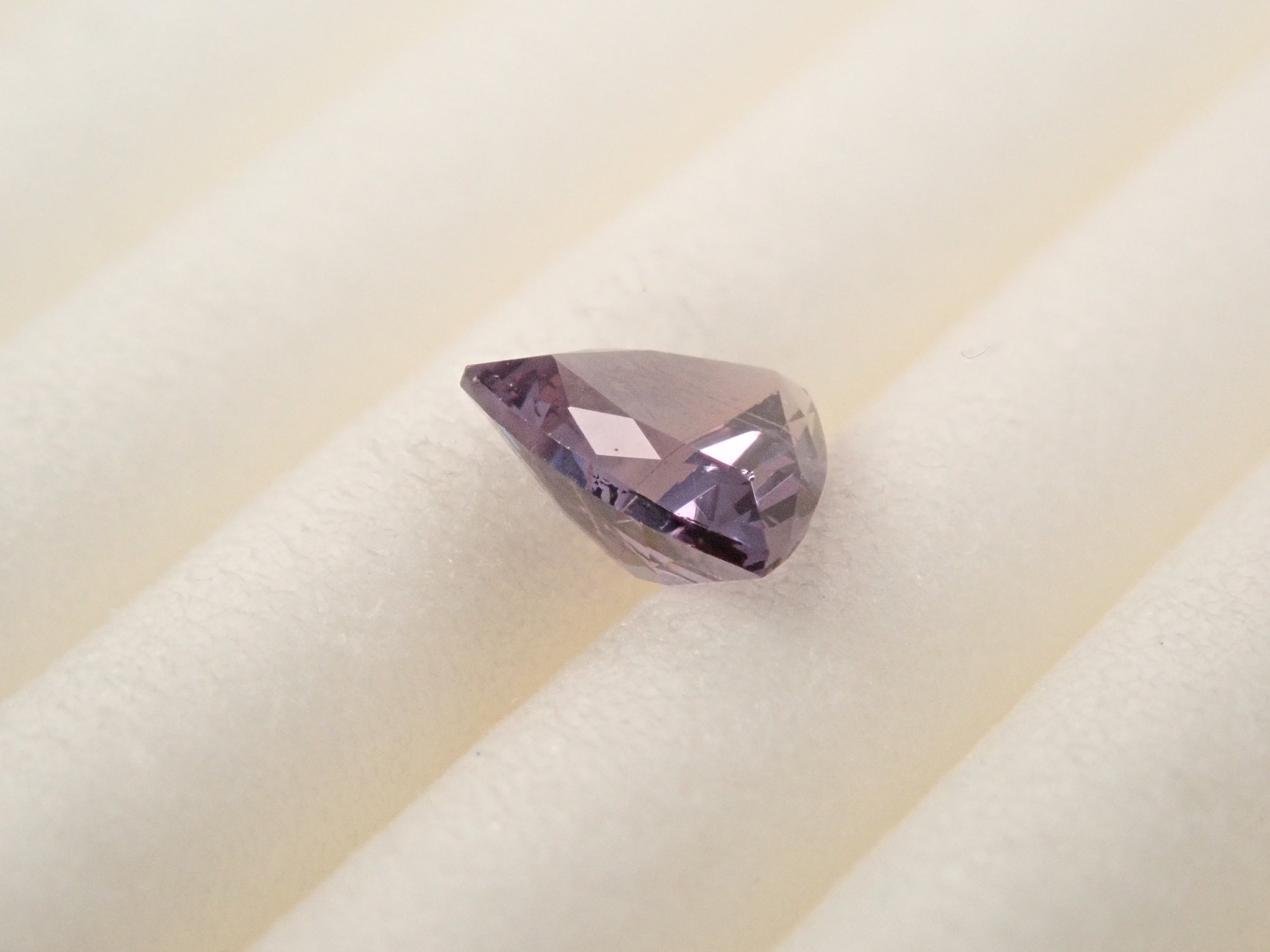 【12562761掲載】マダガスカル産ベキリーブルーガーネット(カラーチェンジガーネット) 0.254ctルース