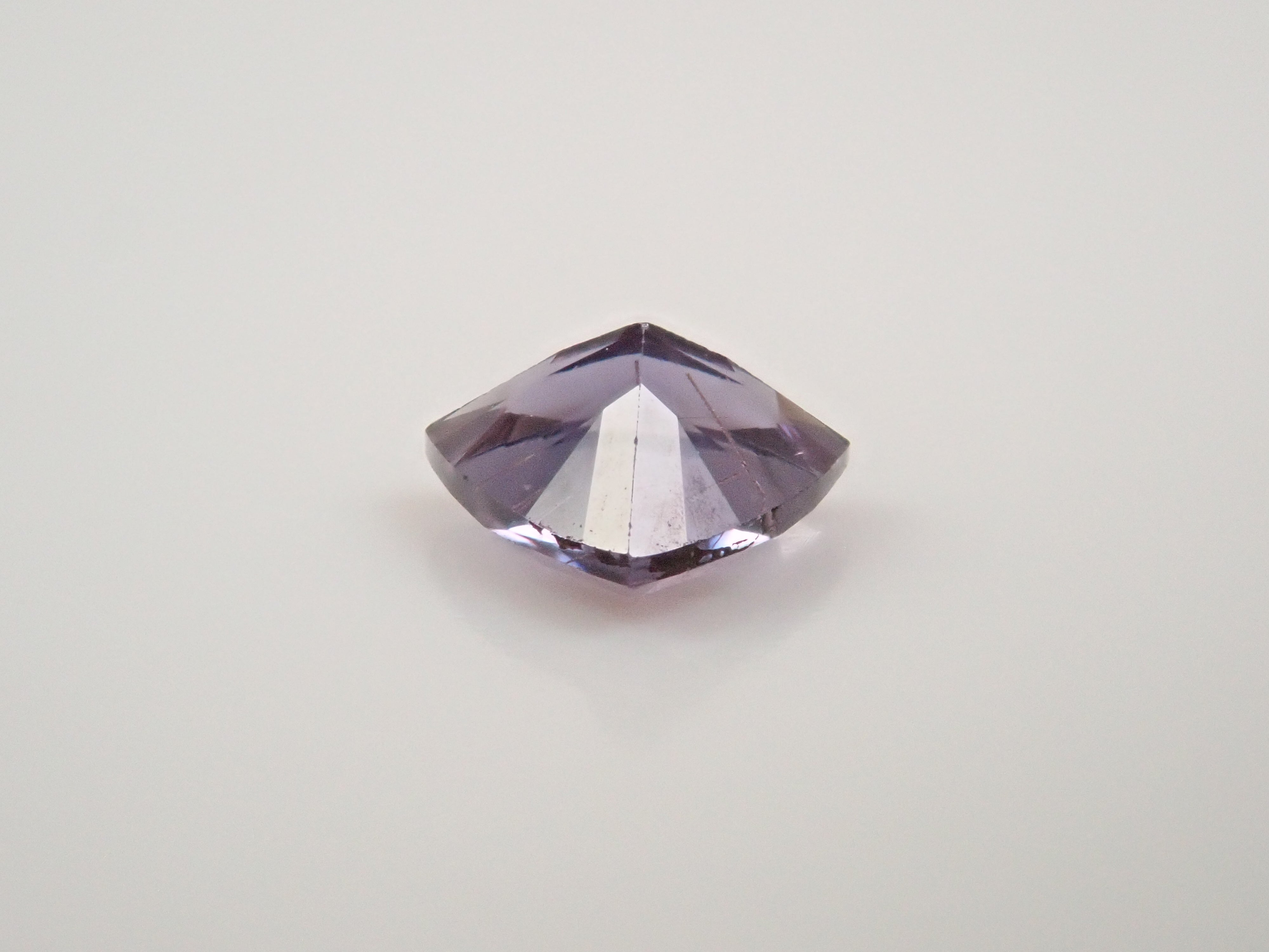 【12562761掲載】マダガスカル産ベキリーブルーガーネット(カラーチェンジガーネット) 0.254ctルース