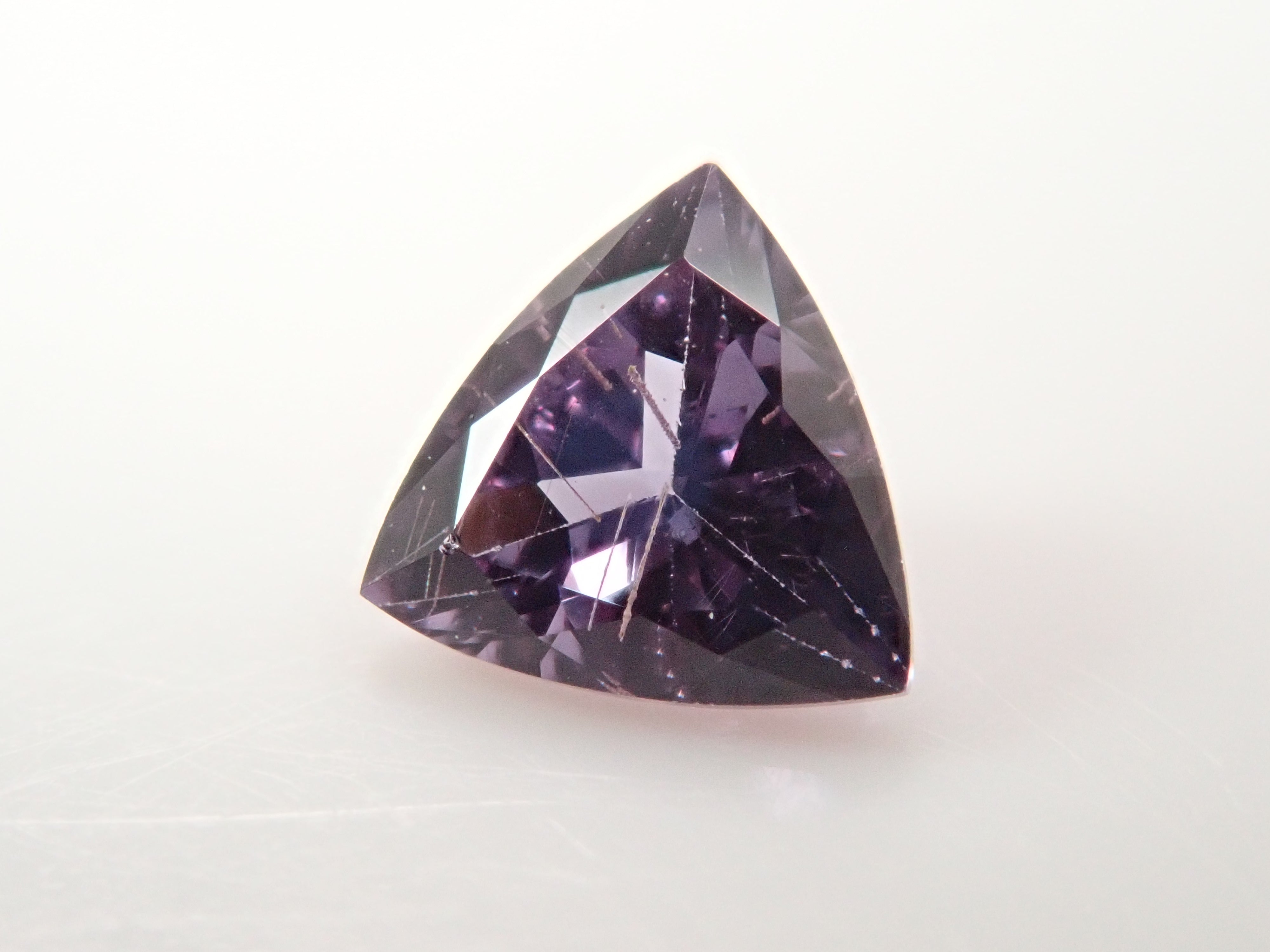 【12562761掲載】マダガスカル産ベキリーブルーガーネット(カラーチェンジガーネット) 0.254ctルース