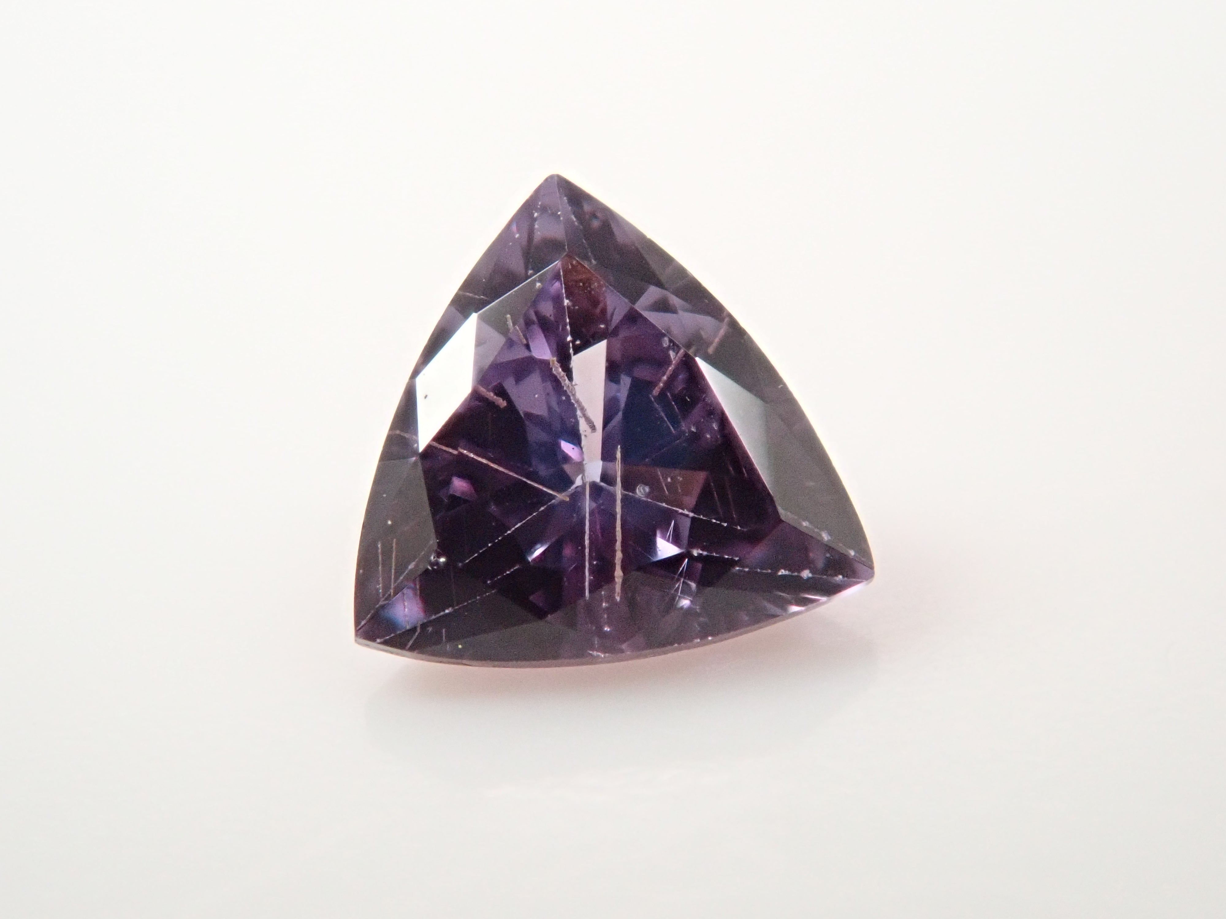 【12562761掲載】マダガスカル産ベキリーブルーガーネット(カラーチェンジガーネット) 0.254ctルース