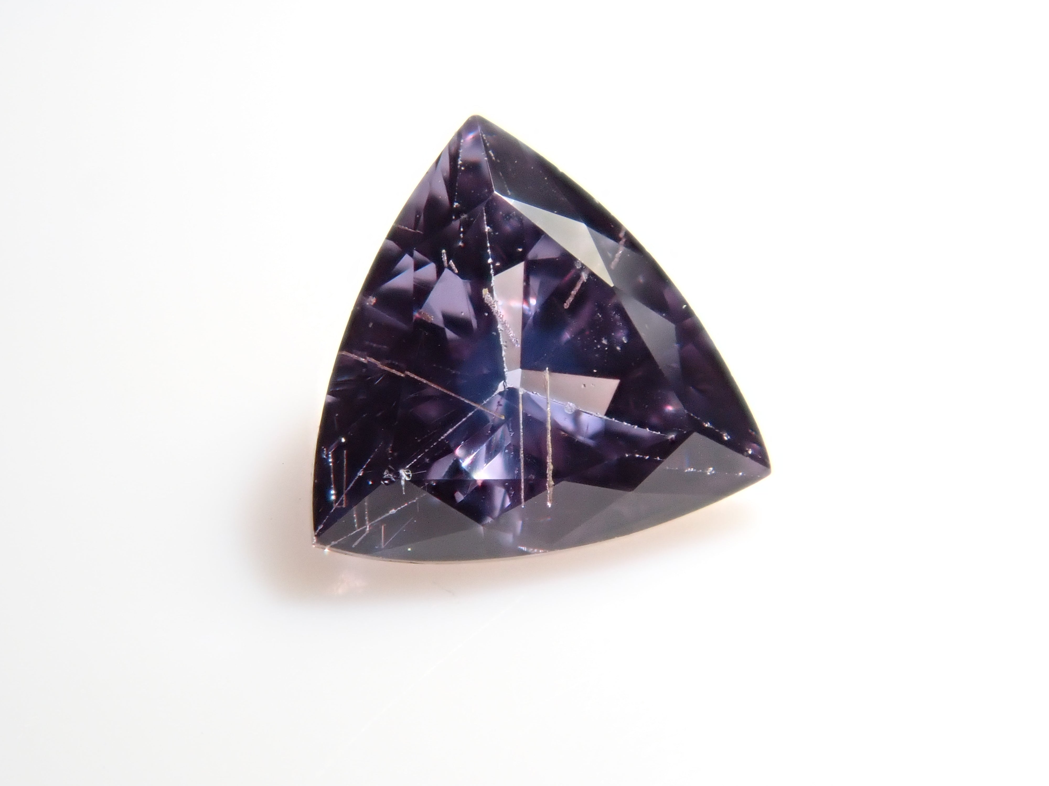 【12562761掲載】マダガスカル産ベキリーブルーガーネット(カラーチェンジガーネット) 0.254ctルース