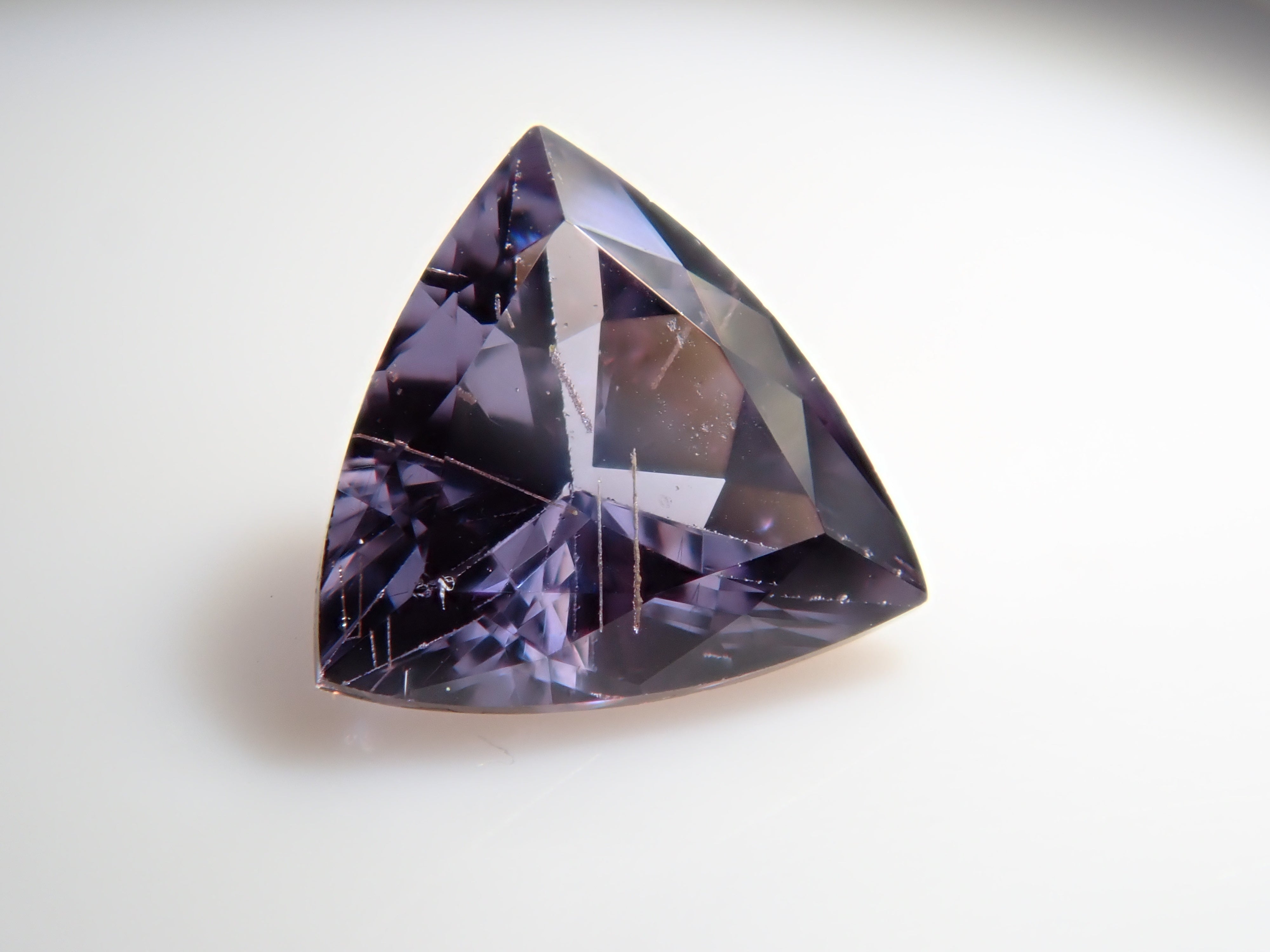 【12562761掲載】マダガスカル産ベキリーブルーガーネット(カラーチェンジガーネット) 0.254ctルース