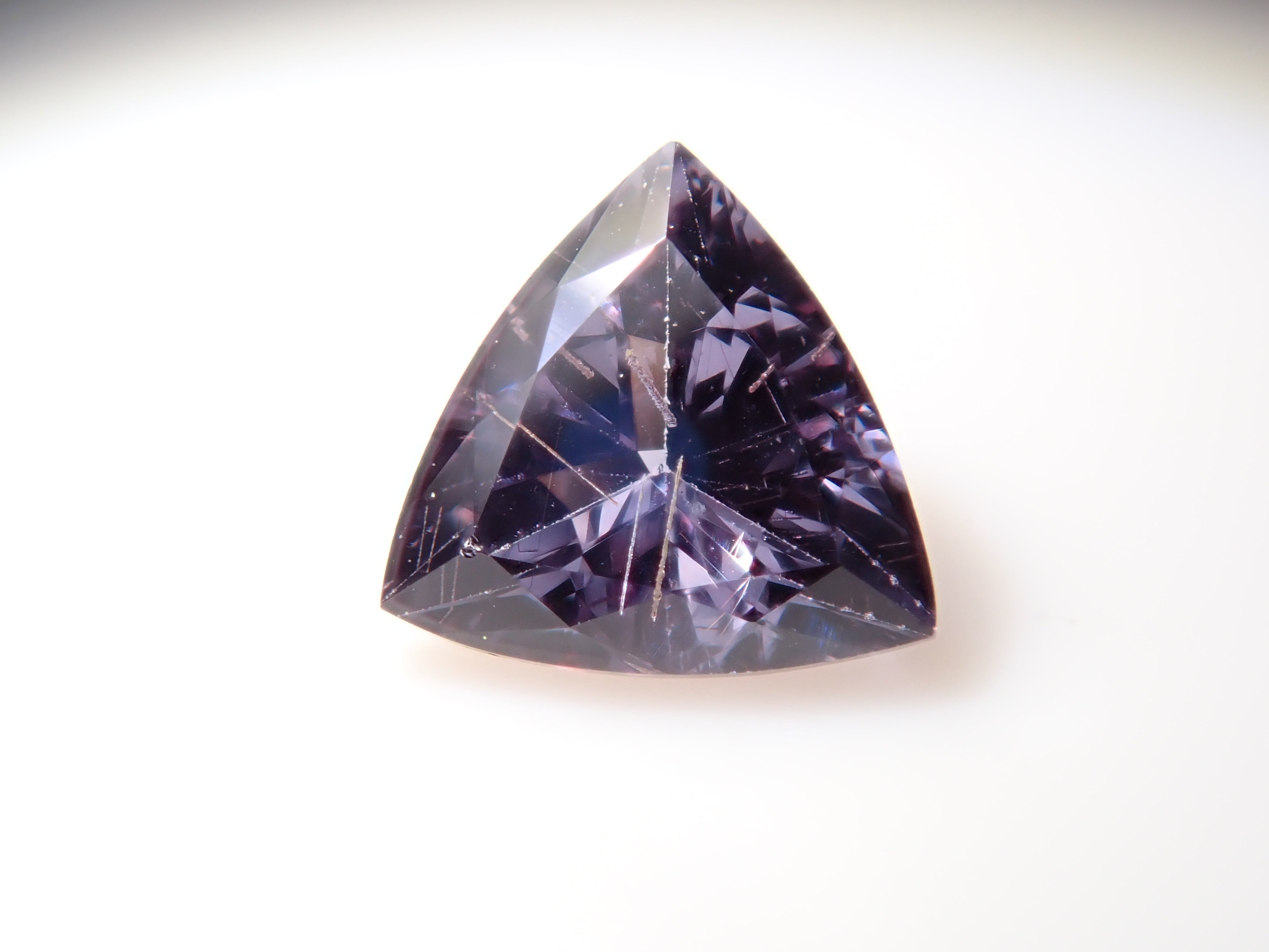 【12562761掲載】マダガスカル産ベキリーブルーガーネット(カラーチェンジガーネット) 0.254ctルース