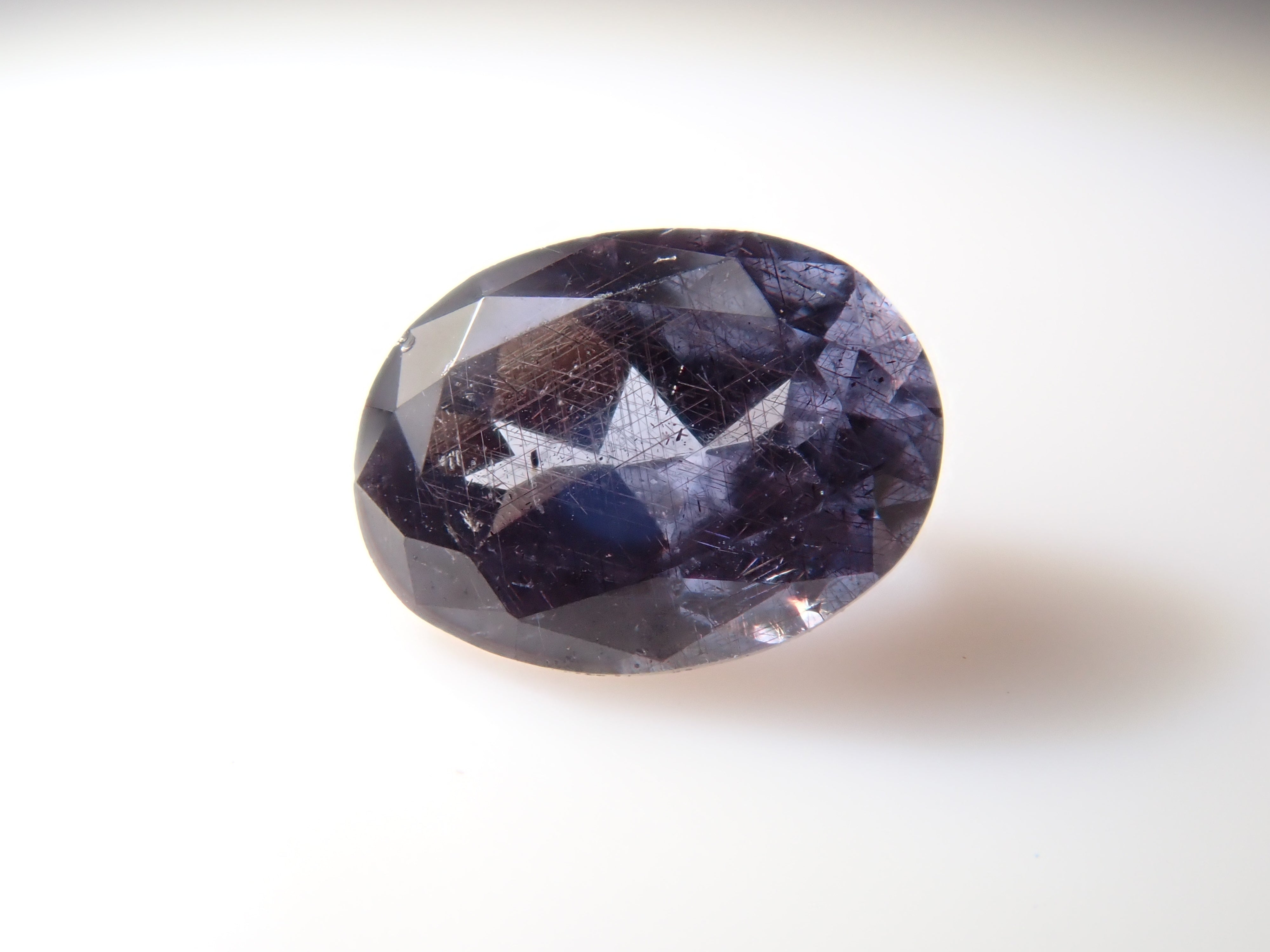 【12562762掲載】マダガスカル産ベキリーブルーガーネット(カラーチェンジガーネット) 0.188ctルース