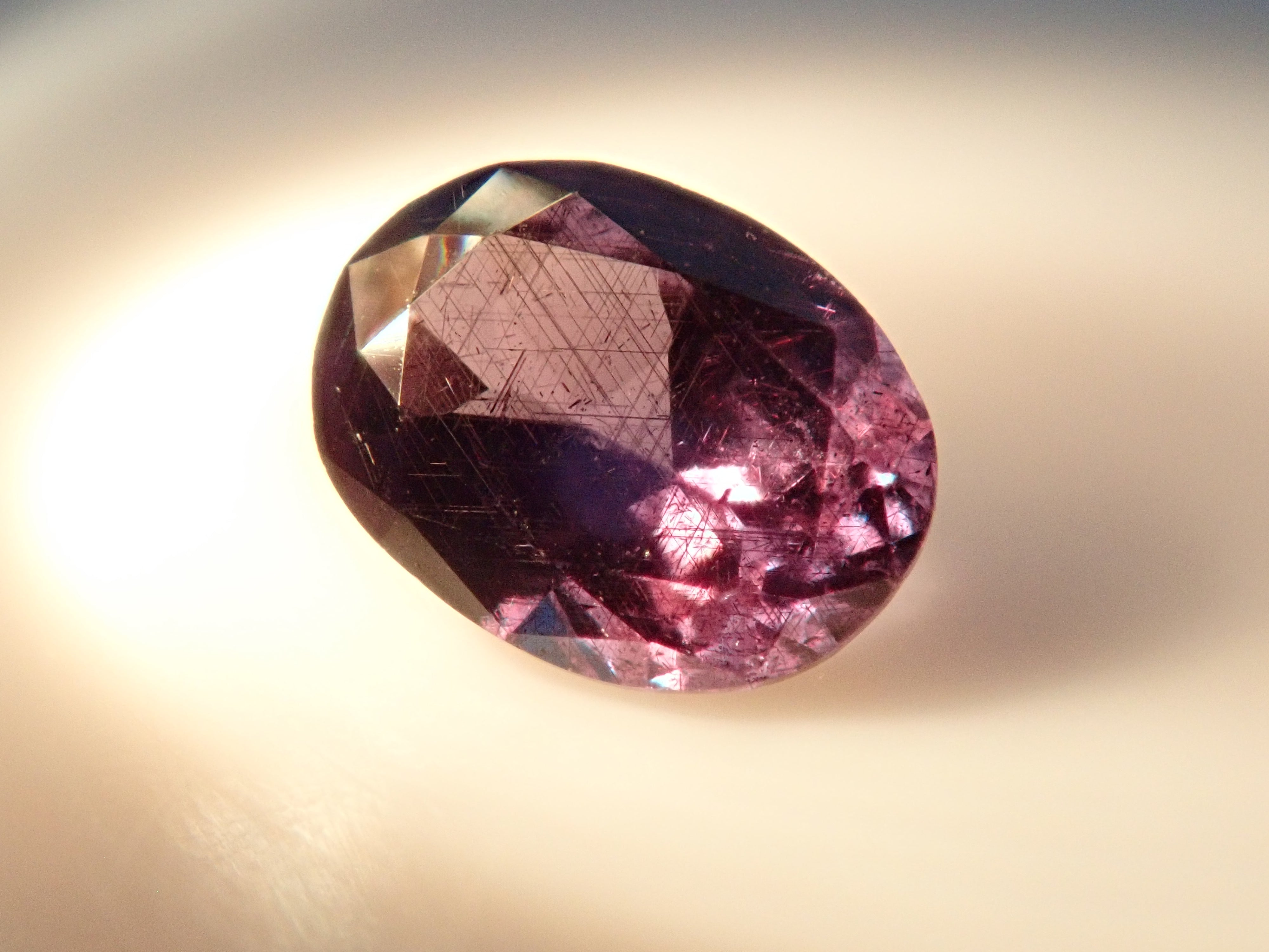 【12562762掲載】マダガスカル産ベキリーブルーガーネット(カラーチェンジガーネット) 0.188ctルース