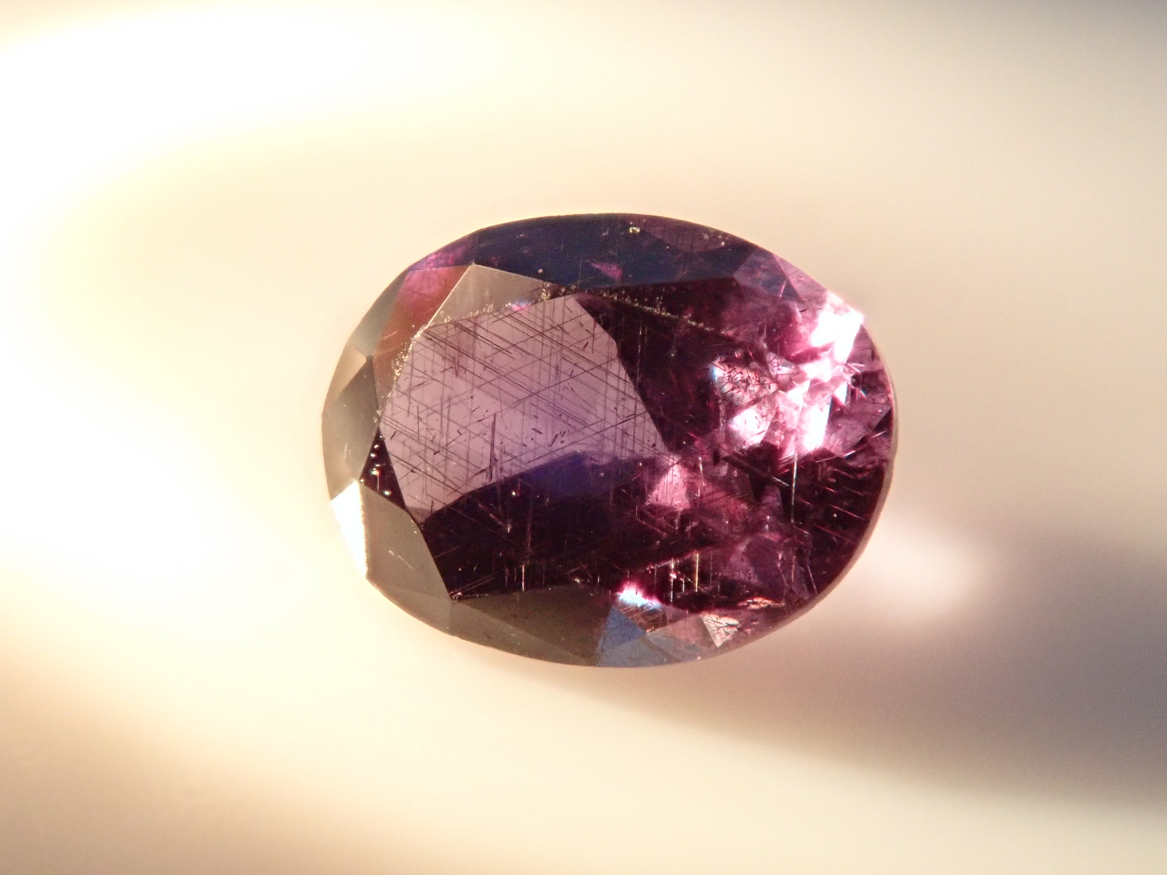 【12562762掲載】マダガスカル産ベキリーブルーガーネット(カラーチェンジガーネット) 0.188ctルース