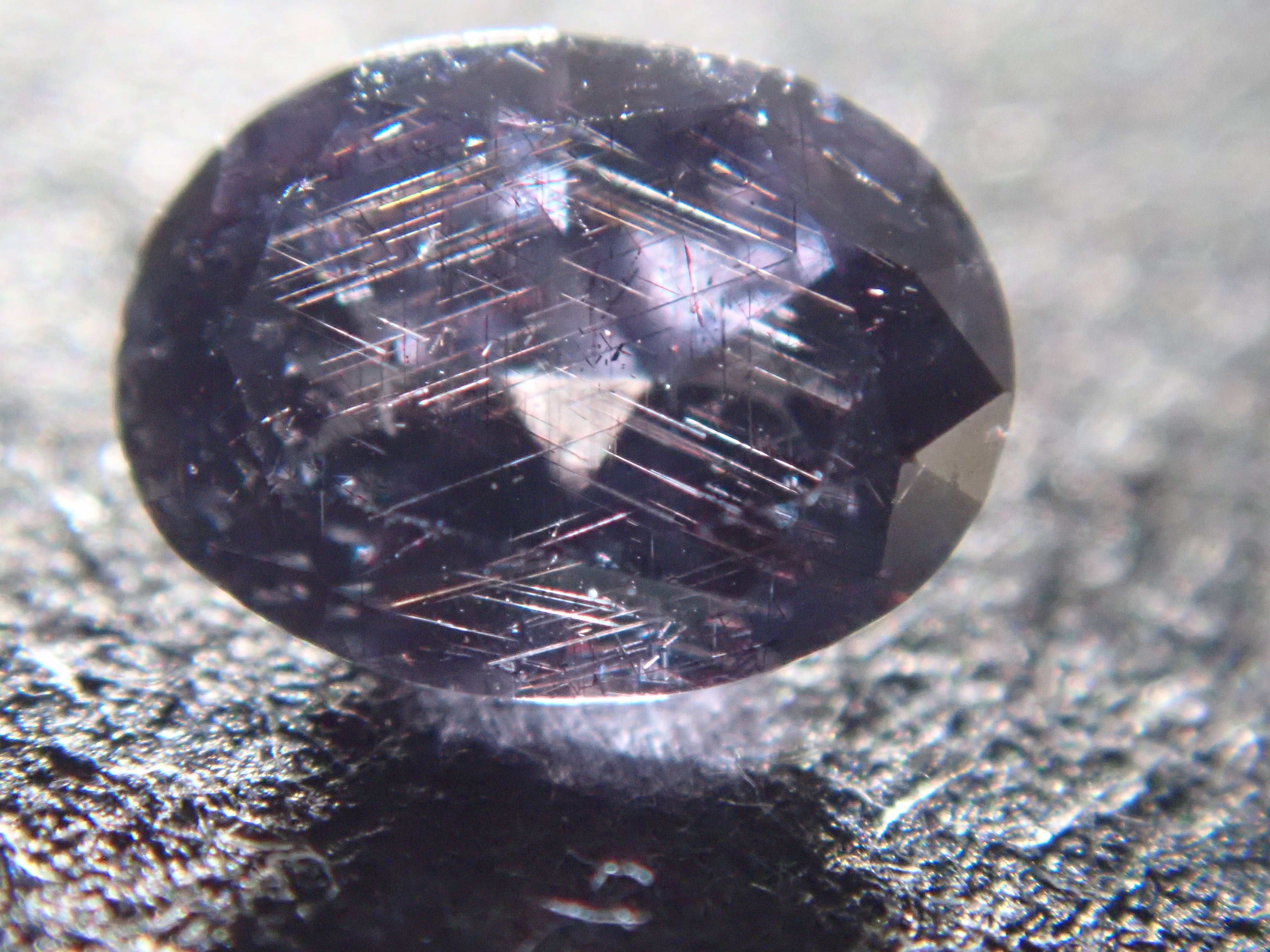 【12562762掲載】マダガスカル産ベキリーブルーガーネット(カラーチェンジガーネット) 0.188ctルース