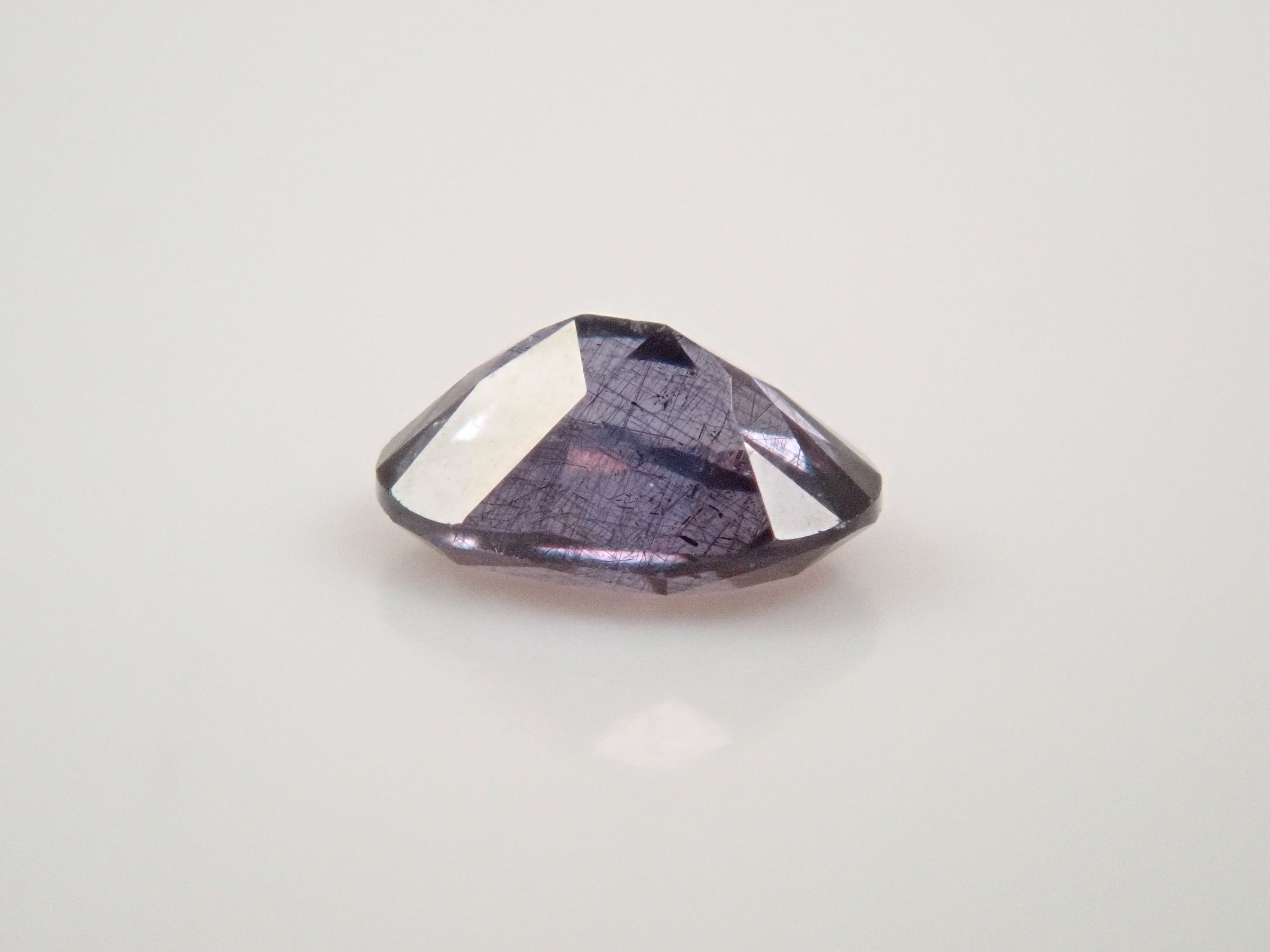 【12562762掲載】マダガスカル産ベキリーブルーガーネット(カラーチェンジガーネット) 0.188ctルース