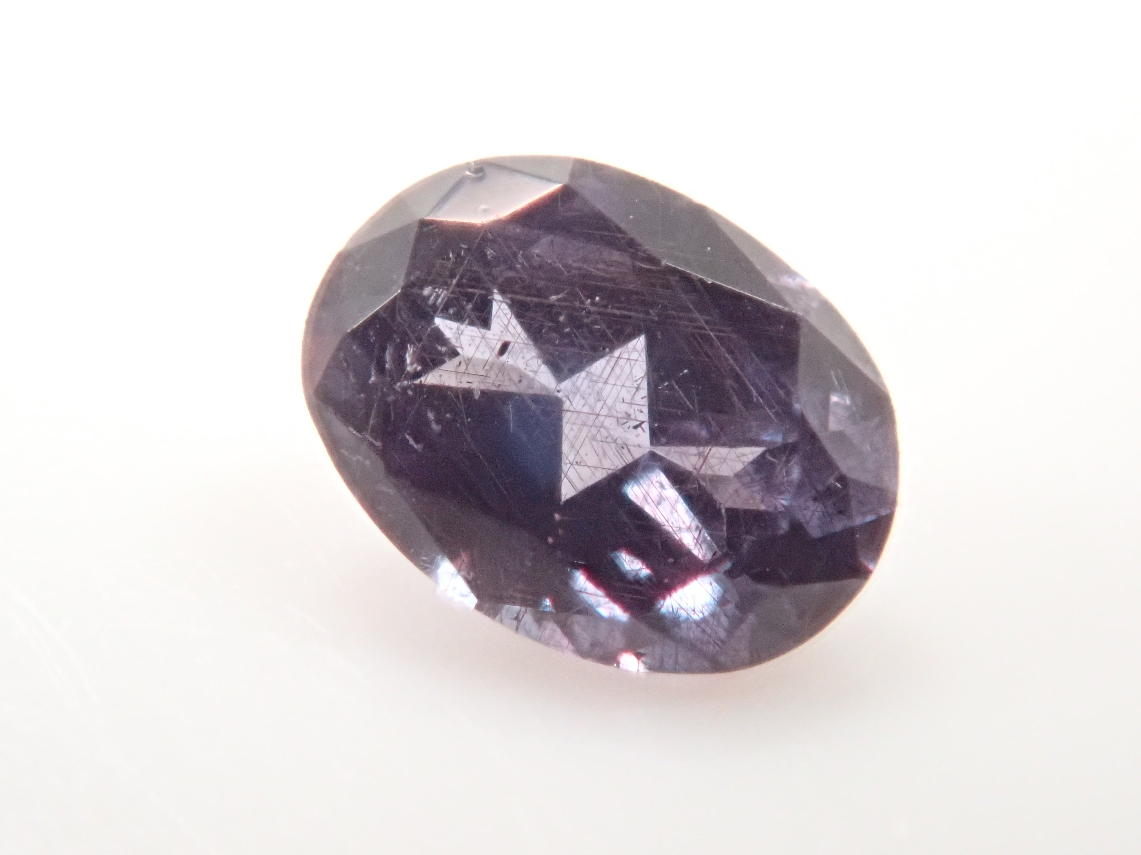 【12562762掲載】マダガスカル産ベキリーブルーガーネット(カラーチェンジガーネット) 0.188ctルース