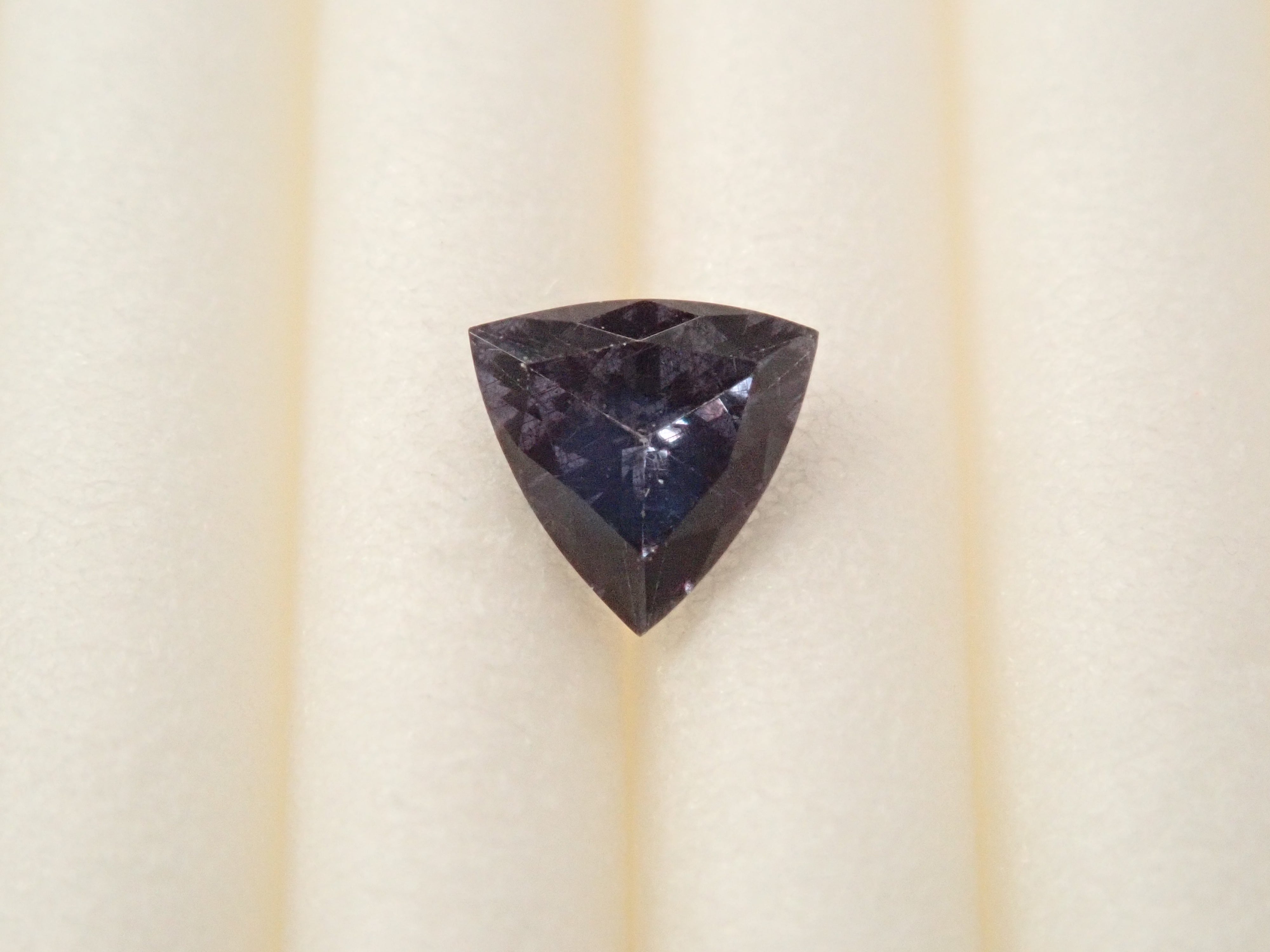 【12562764掲載】マダガスカル産ベキリーブルーガーネット(カラーチェンジガーネット) 0.221ctルース