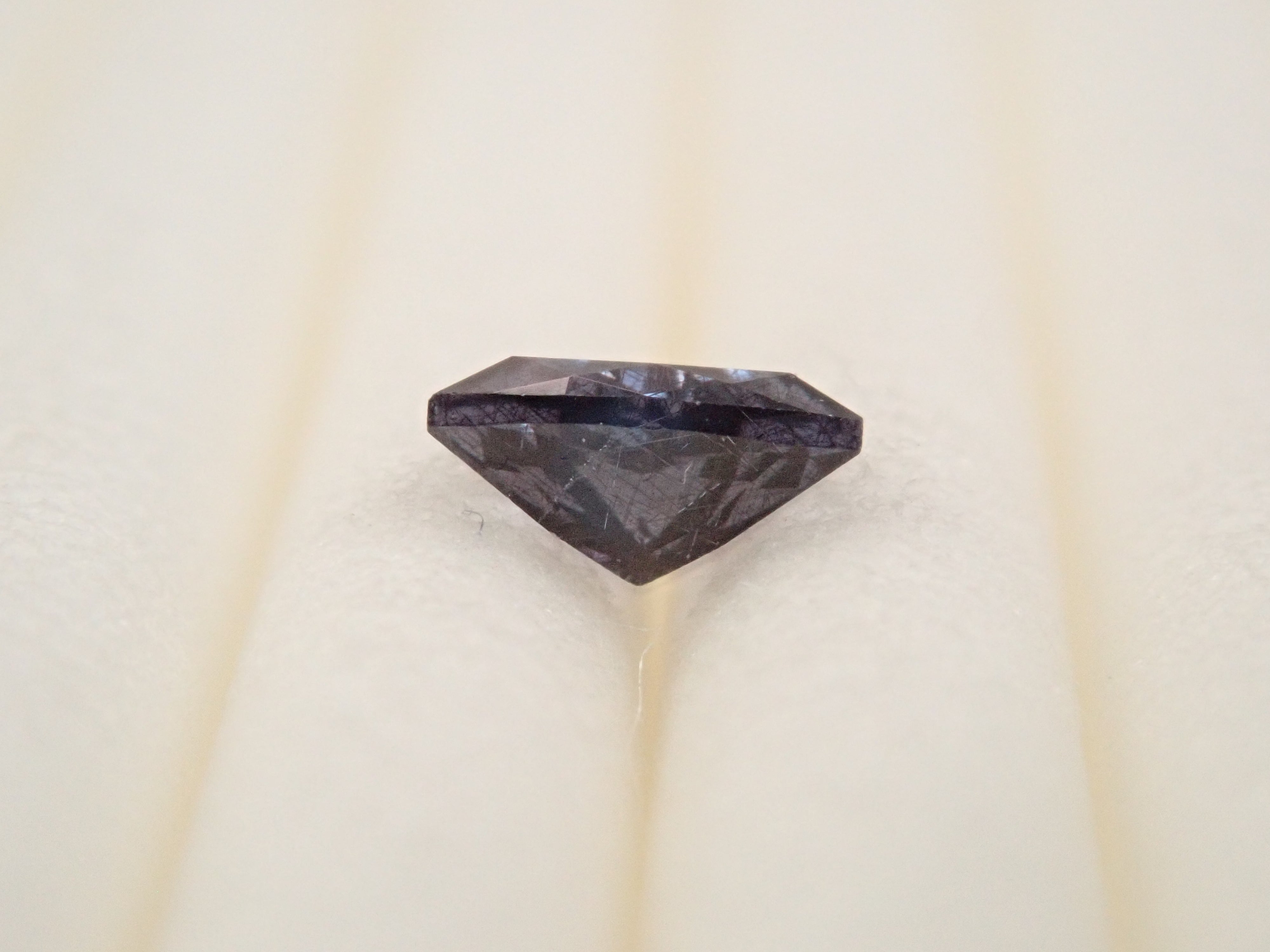 【12562764掲載】マダガスカル産ベキリーブルーガーネット(カラーチェンジガーネット) 0.221ctルース