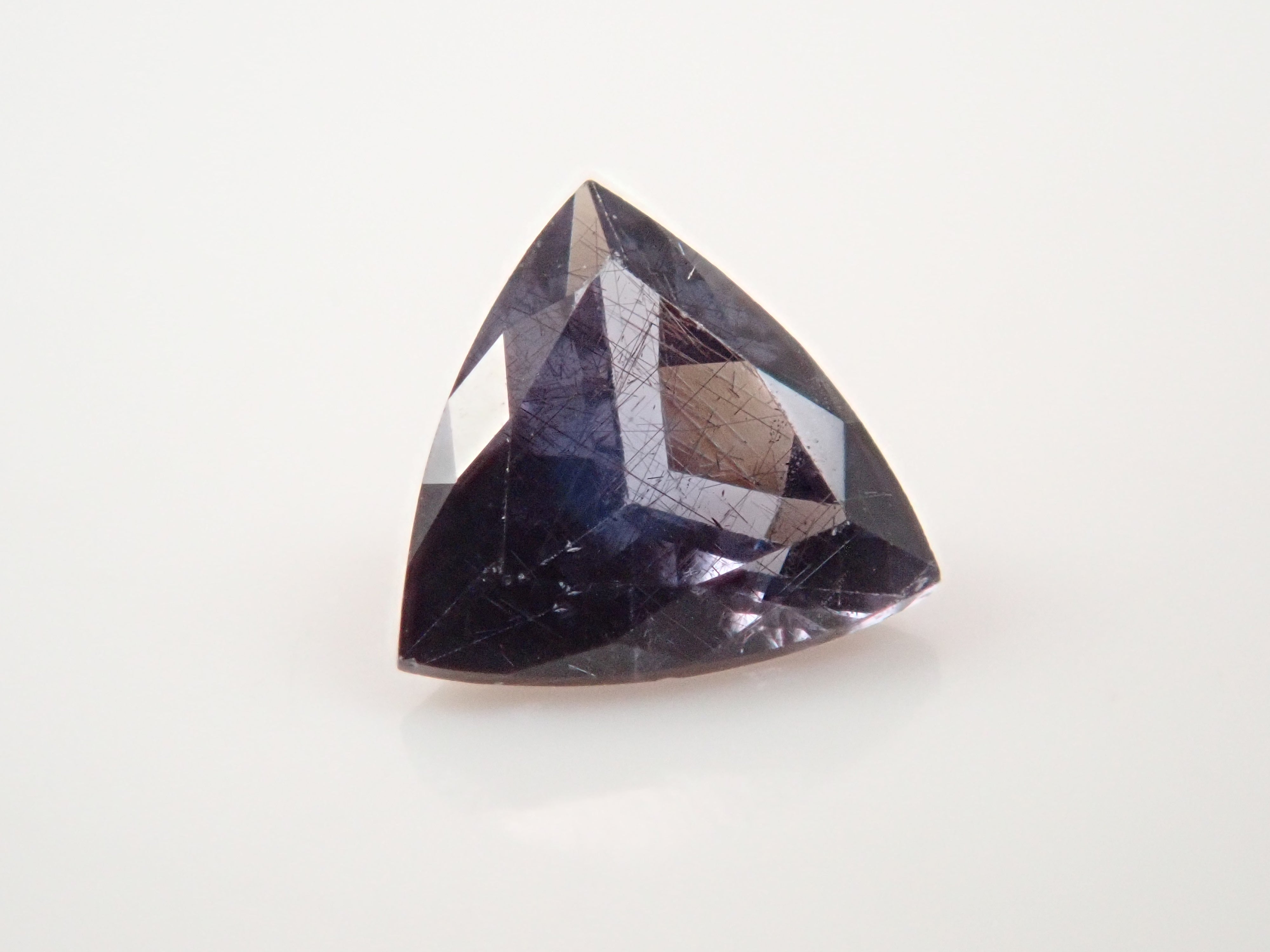 【12562764掲載】マダガスカル産ベキリーブルーガーネット(カラーチェンジガーネット) 0.221ctルース