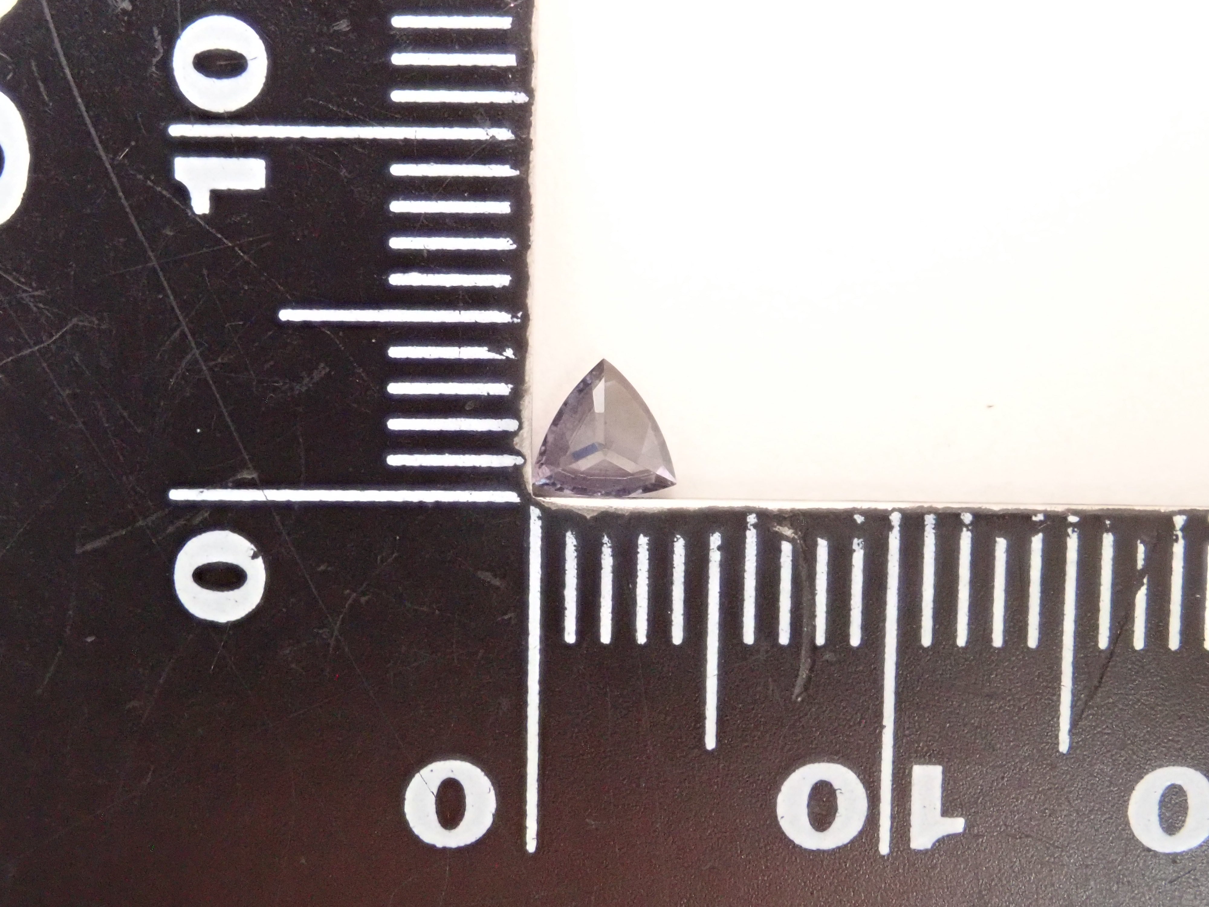 【12562764掲載】マダガスカル産ベキリーブルーガーネット(カラーチェンジガーネット) 0.221ctルース