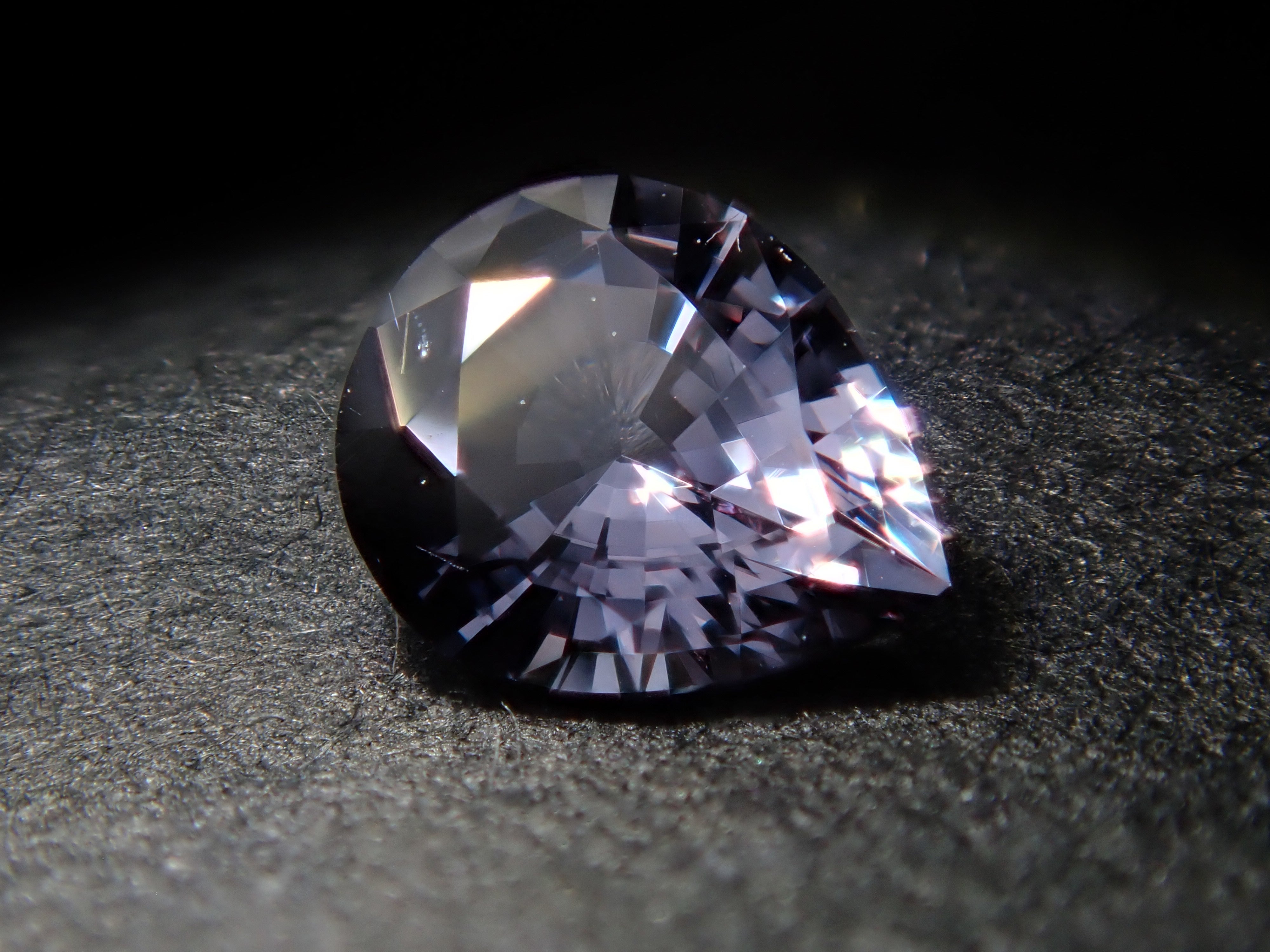 【12562766掲載】マダガスカル産ベキリーブルーガーネット(カラーチェンジガーネット) 0.230ctルース