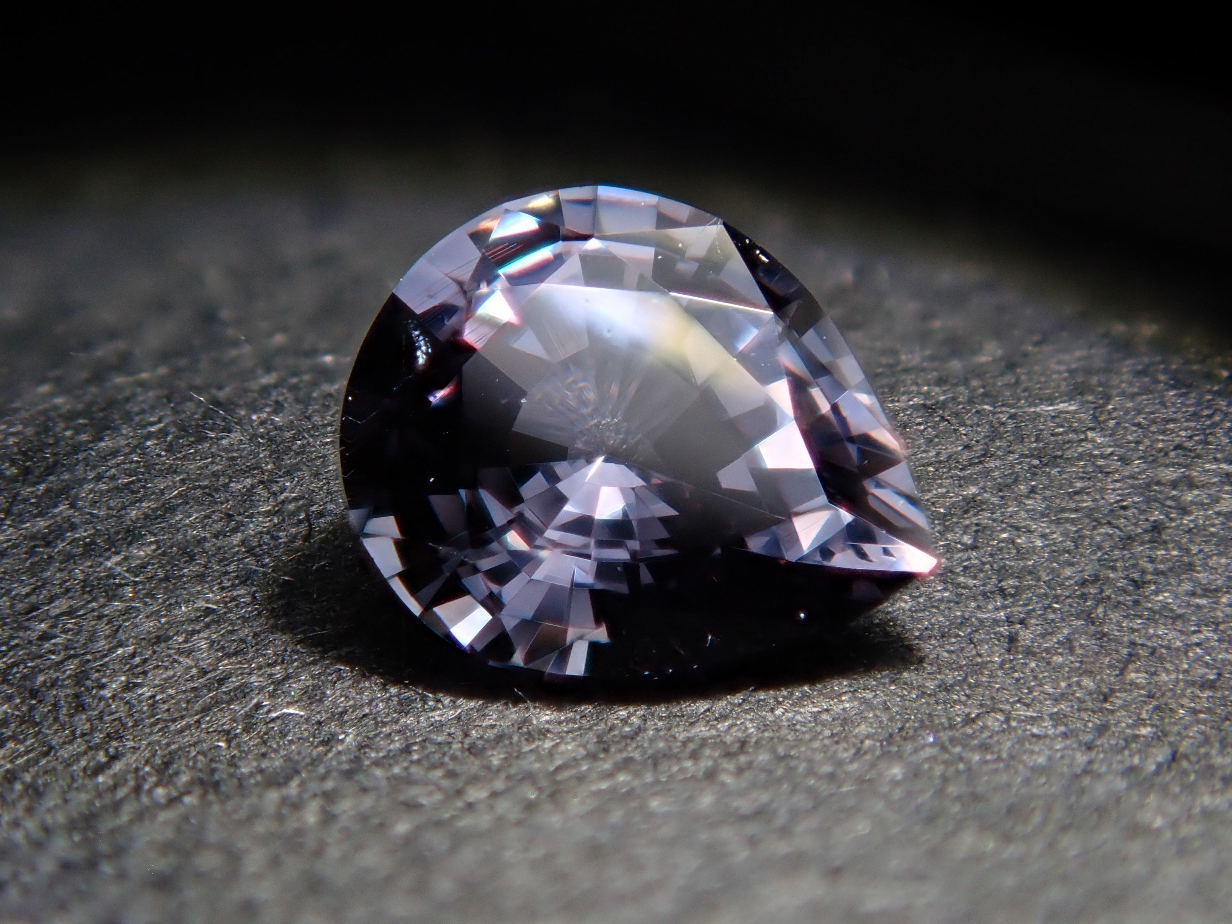 【12562766掲載】マダガスカル産ベキリーブルーガーネット(カラーチェンジガーネット) 0.230ctルース