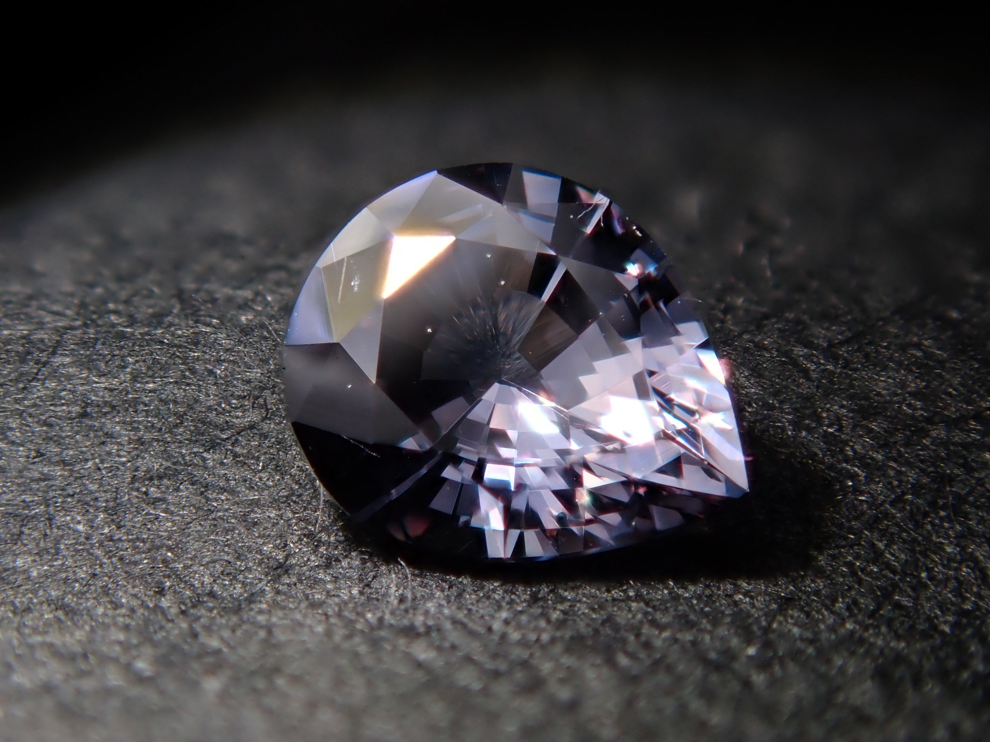 【12562766掲載】マダガスカル産ベキリーブルーガーネット(カラーチェンジガーネット) 0.230ctルース