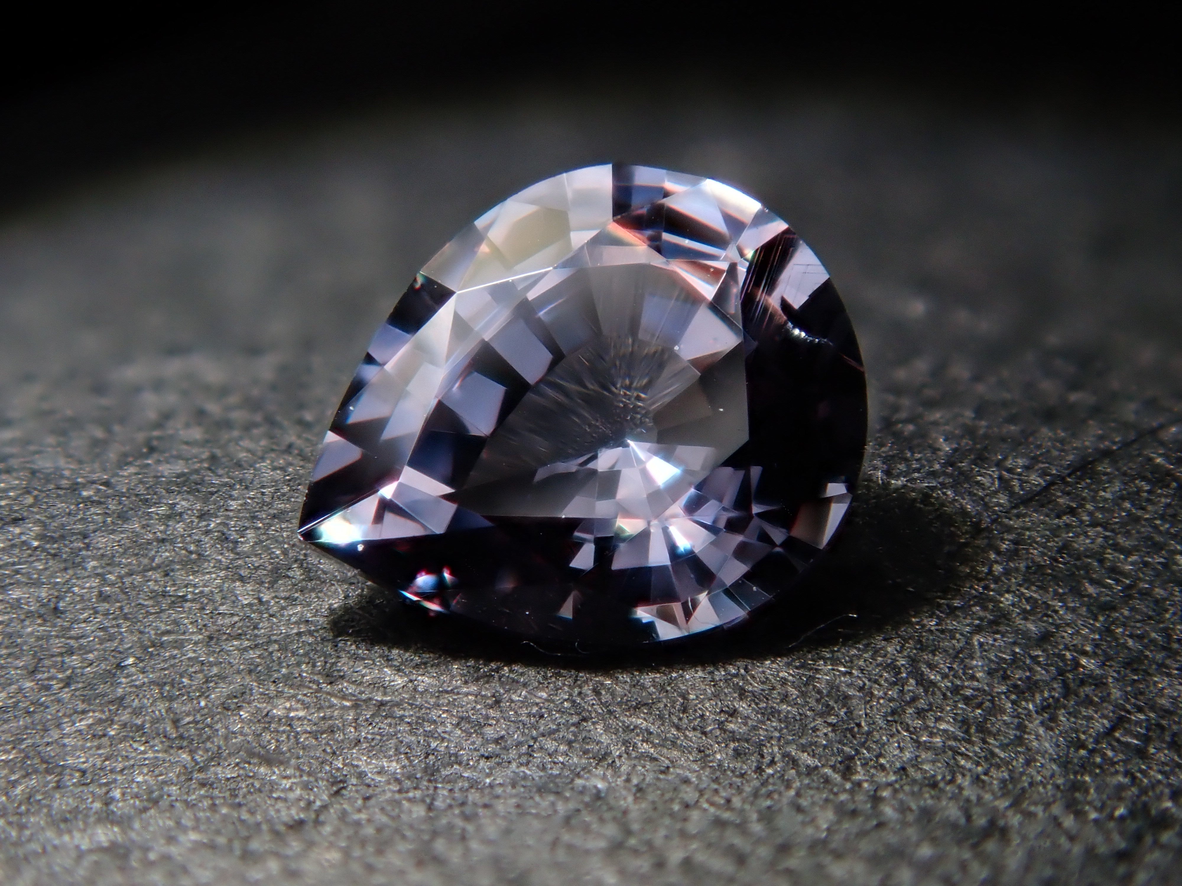 【12562766掲載】マダガスカル産ベキリーブルーガーネット(カラーチェンジガーネット) 0.230ctルース