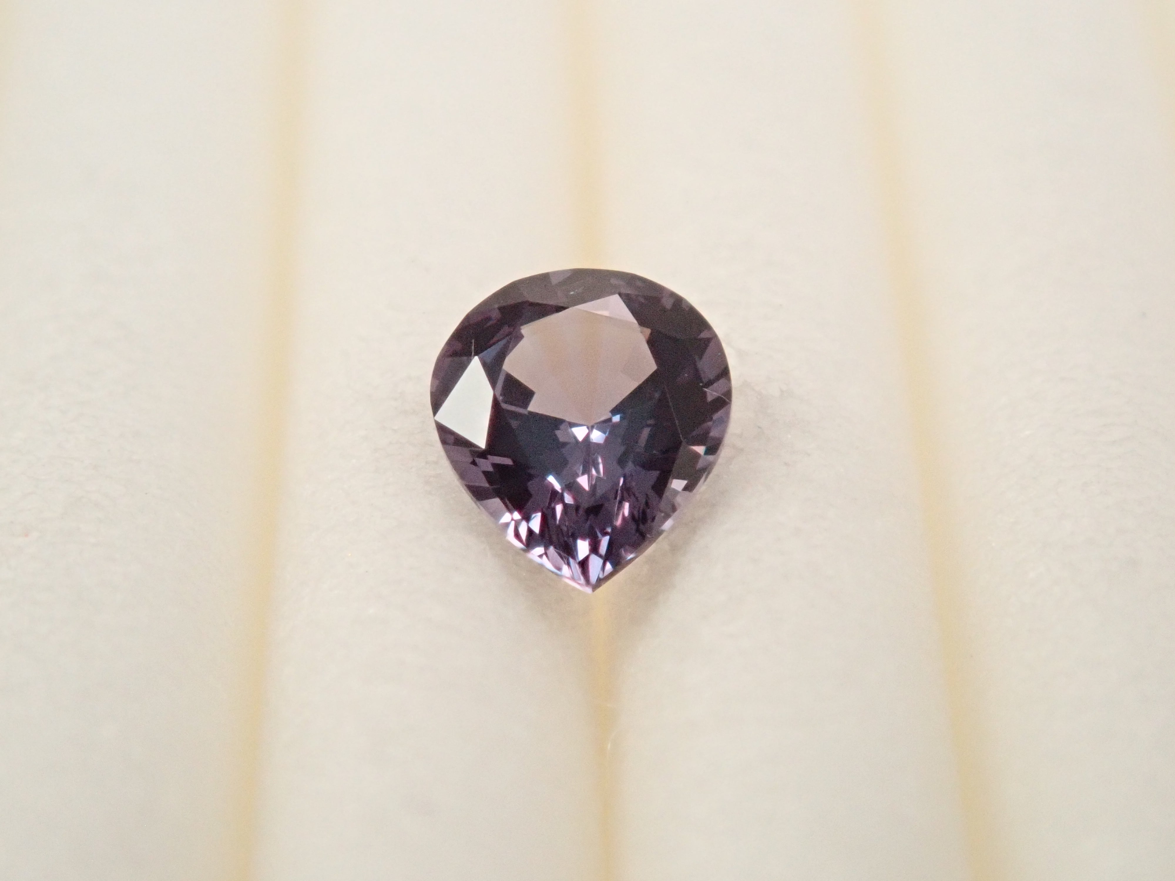 【12562766掲載】マダガスカル産ベキリーブルーガーネット(カラーチェンジガーネット) 0.230ctルース