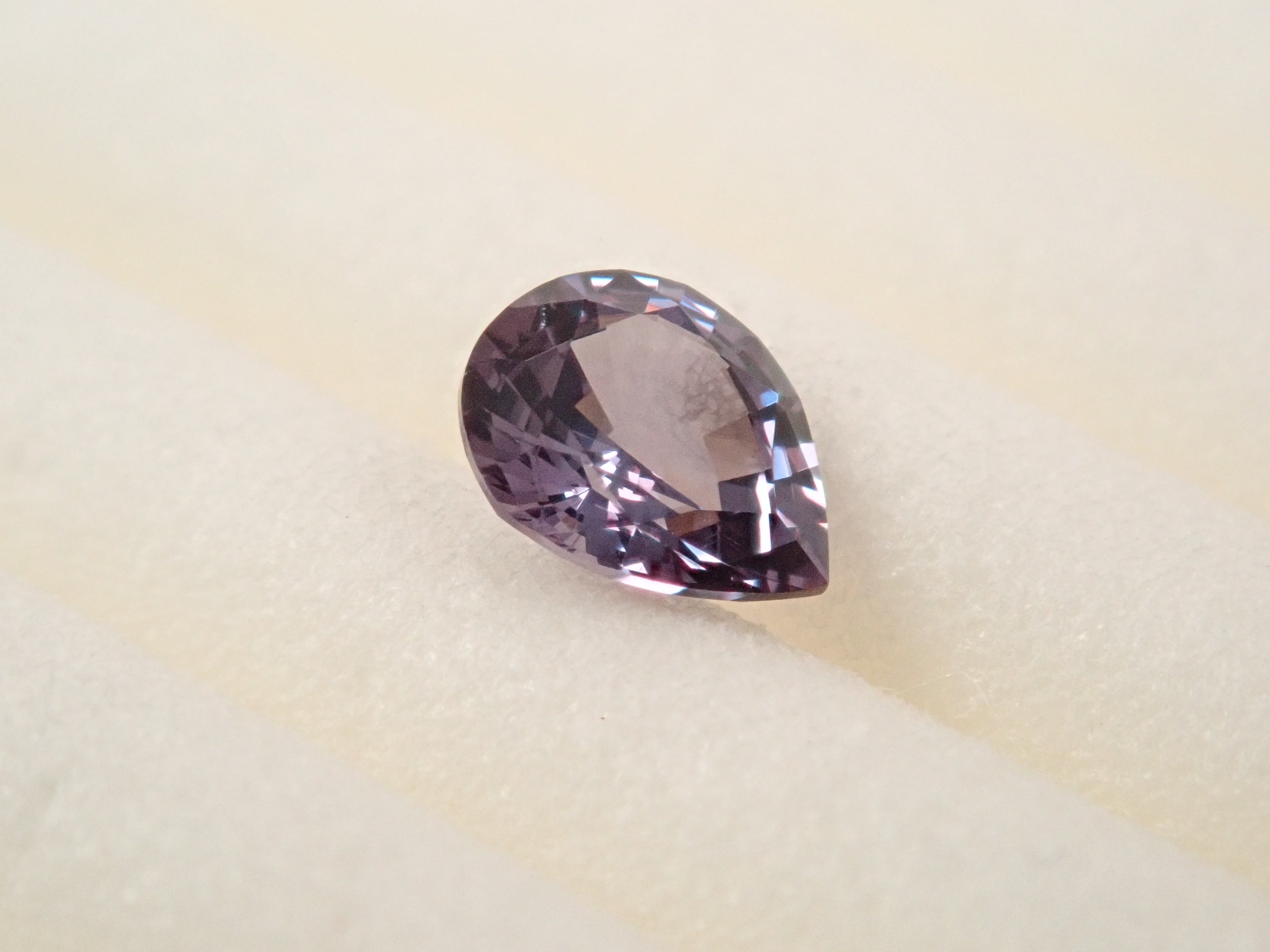 【12562766掲載】マダガスカル産ベキリーブルーガーネット(カラーチェンジガーネット) 0.230ctルース