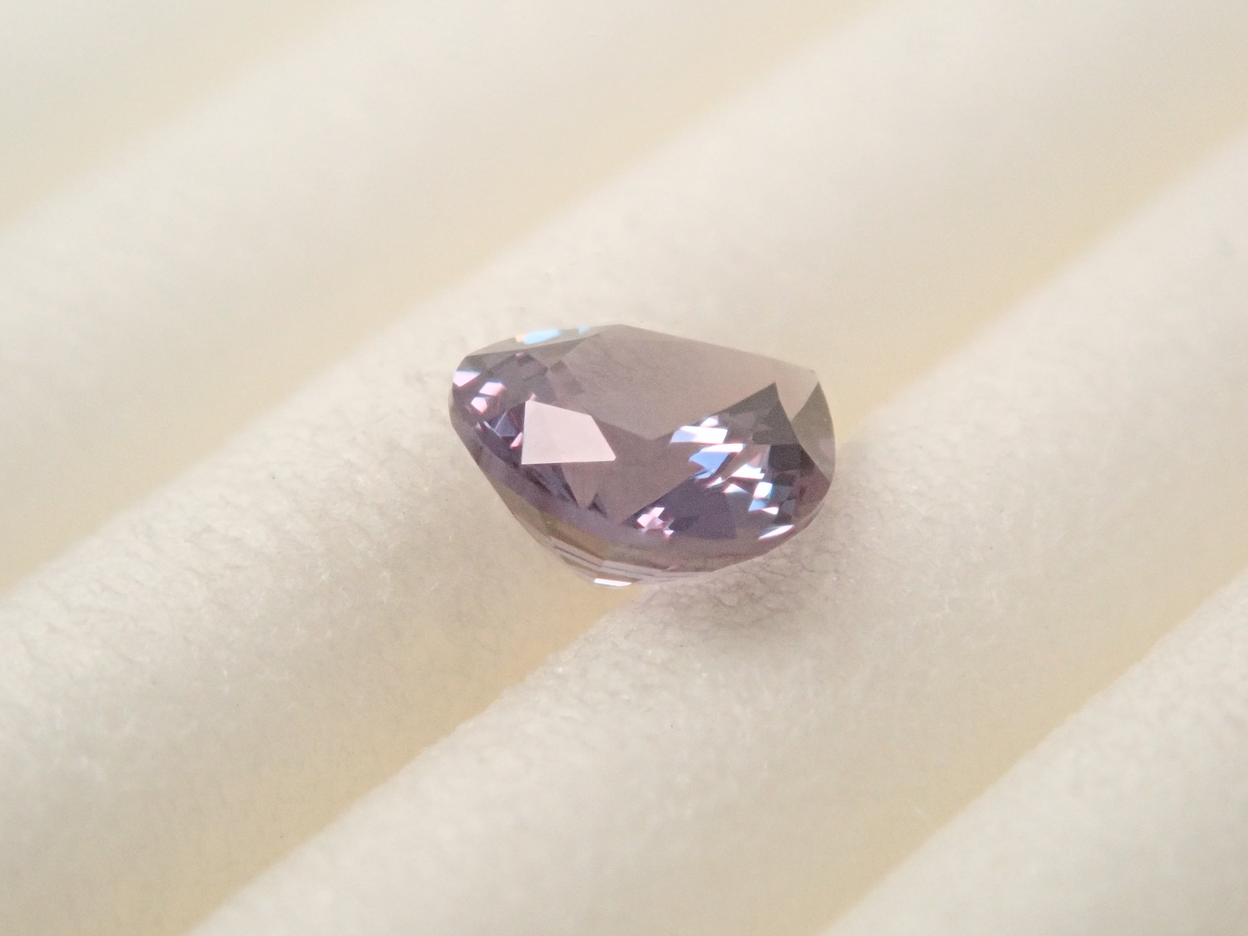 【12562766掲載】マダガスカル産ベキリーブルーガーネット(カラーチェンジガーネット) 0.230ctルース