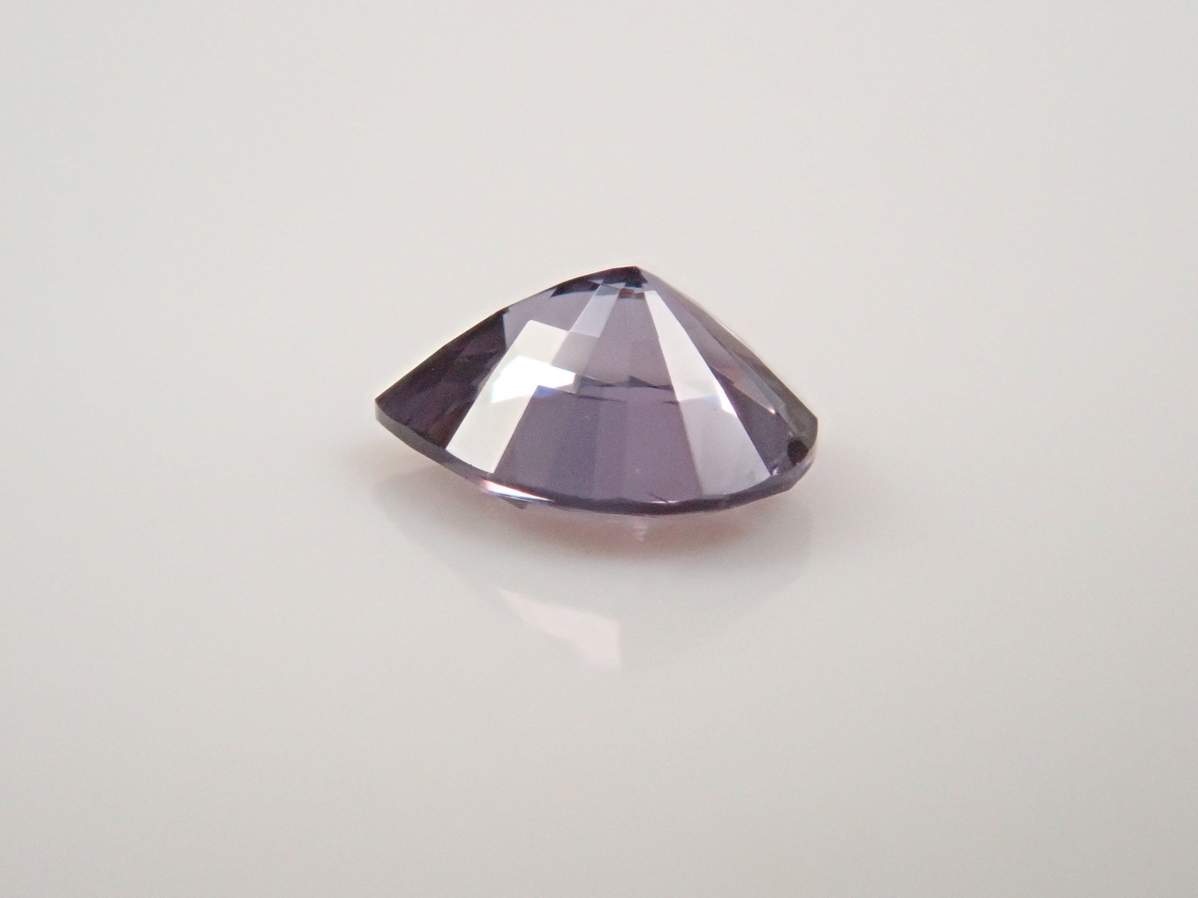 【12562766掲載】マダガスカル産ベキリーブルーガーネット(カラーチェンジガーネット) 0.230ctルース