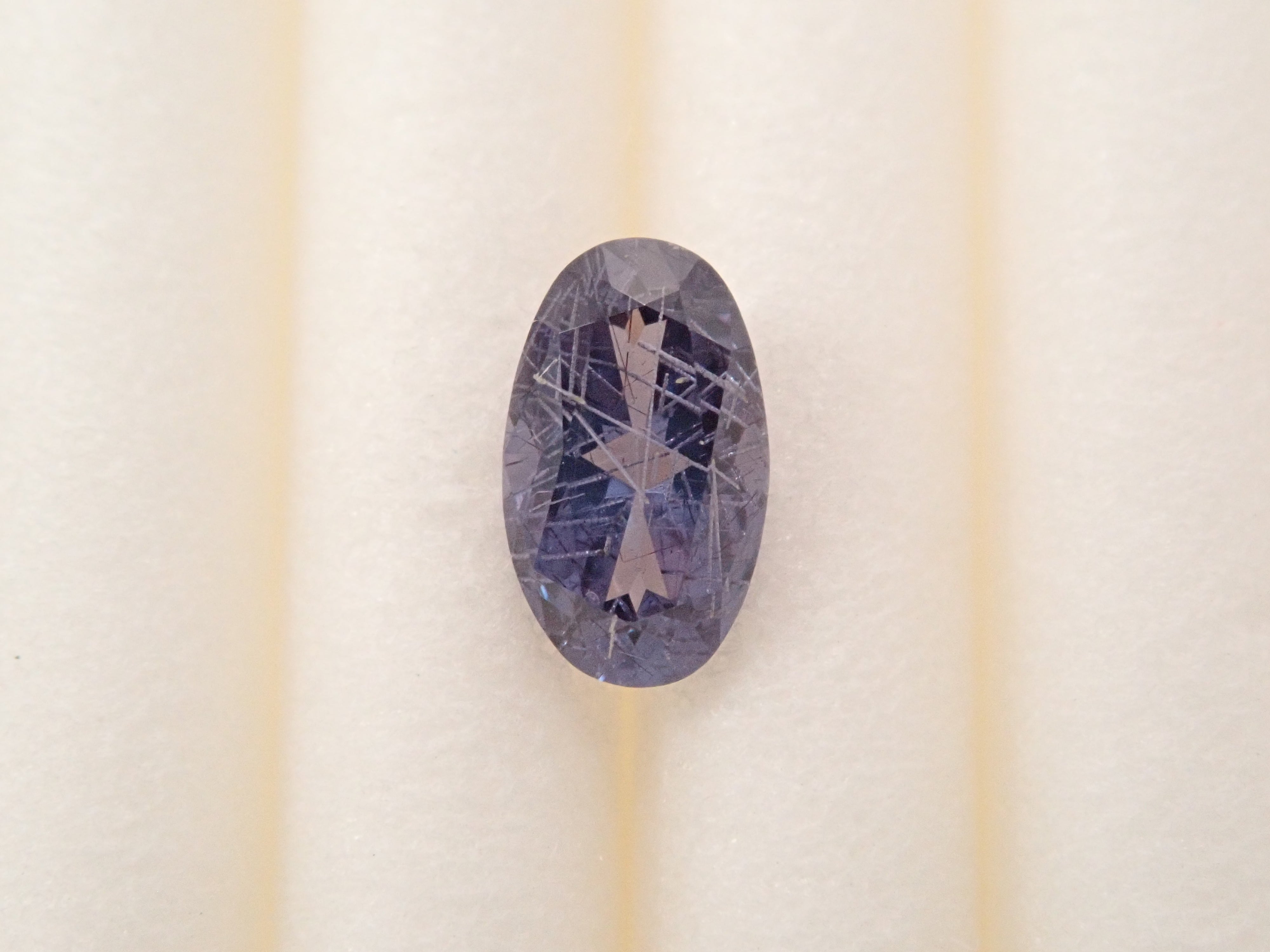 【12562767掲載】マダガスカル産ベキリーブルーガーネット(カラーチェンジガーネット) 0.257ctルース