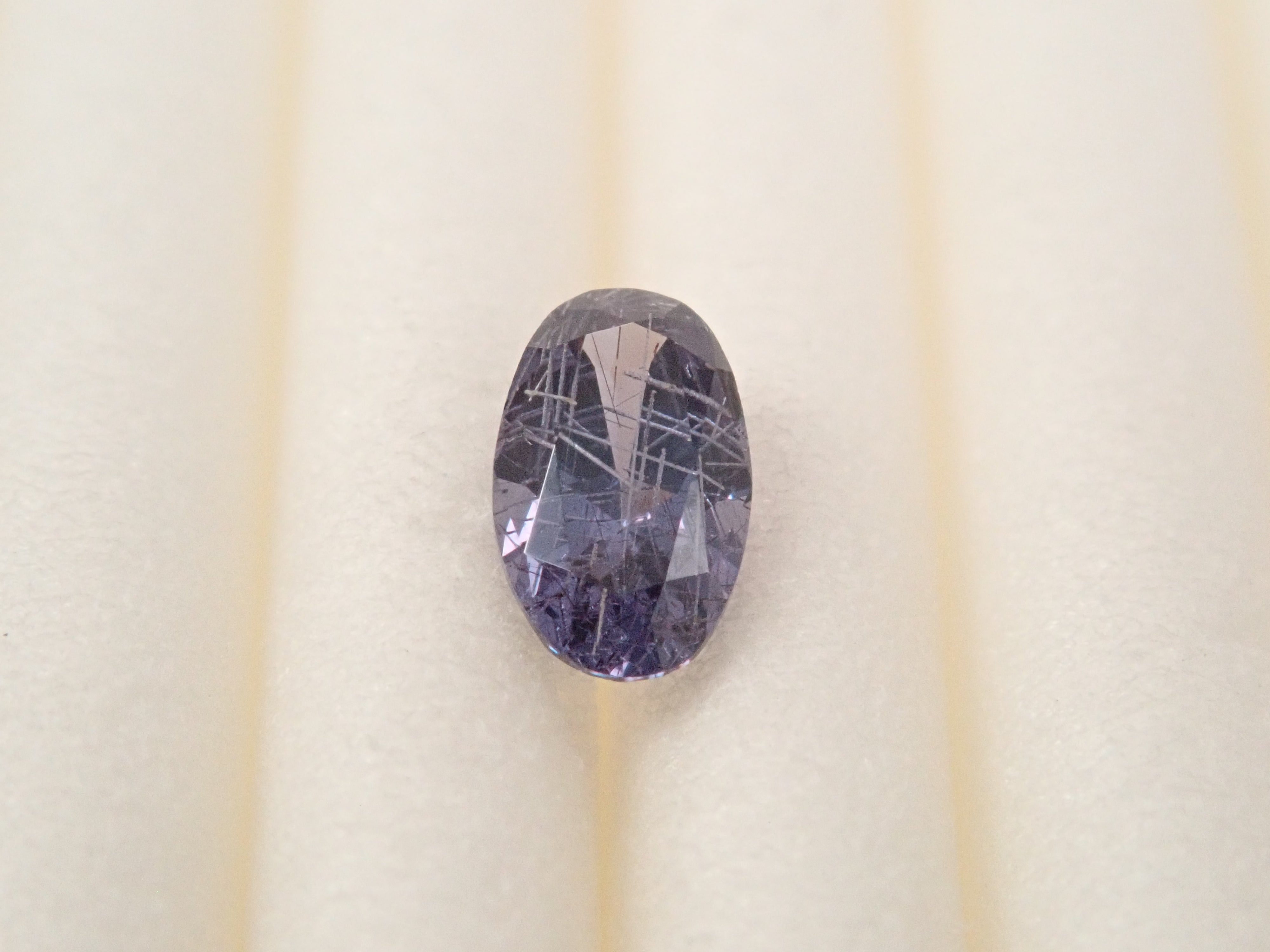 【12562767掲載】マダガスカル産ベキリーブルーガーネット(カラーチェンジガーネット) 0.257ctルース