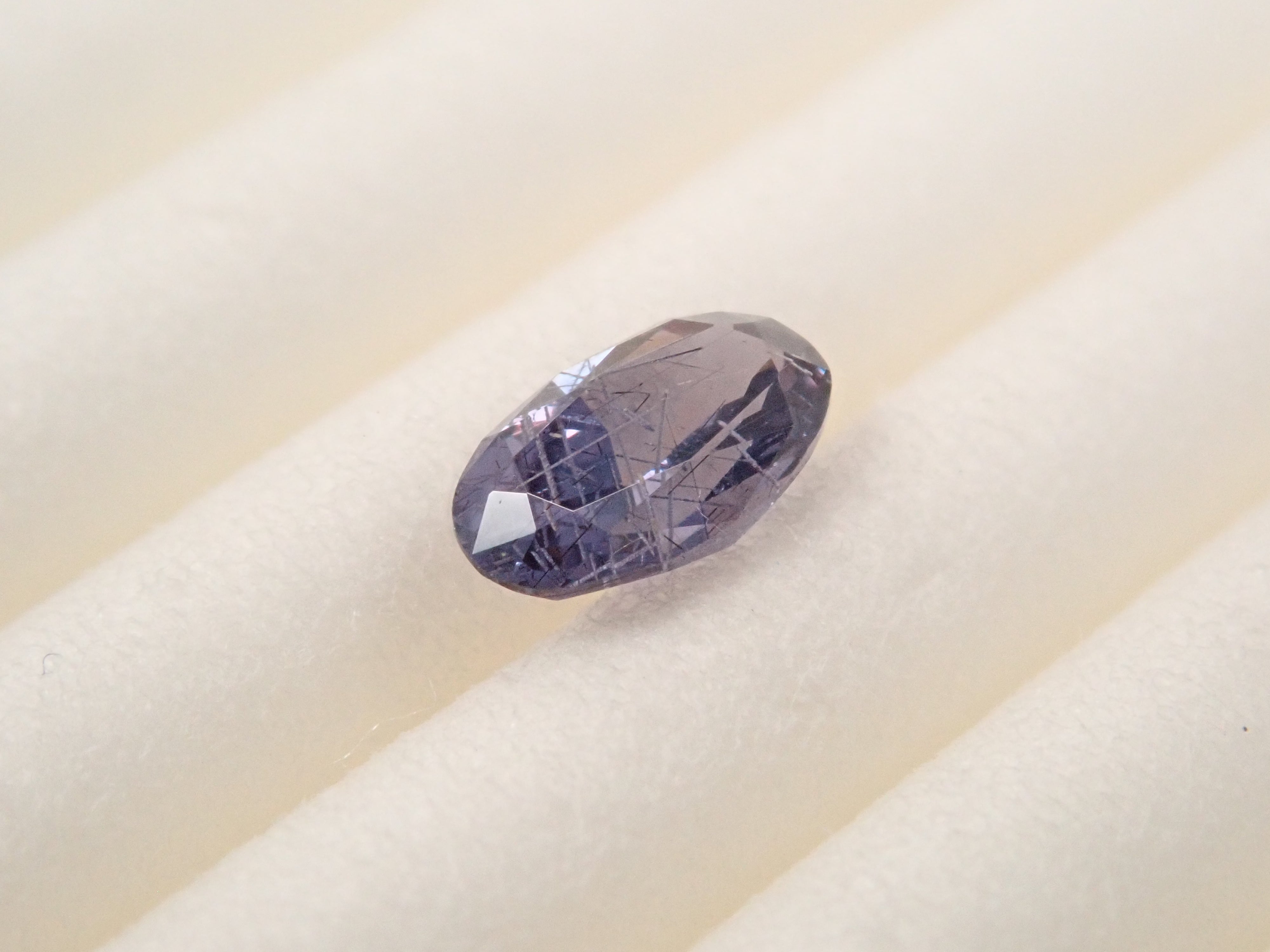 【12562767掲載】マダガスカル産ベキリーブルーガーネット(カラーチェンジガーネット) 0.257ctルース