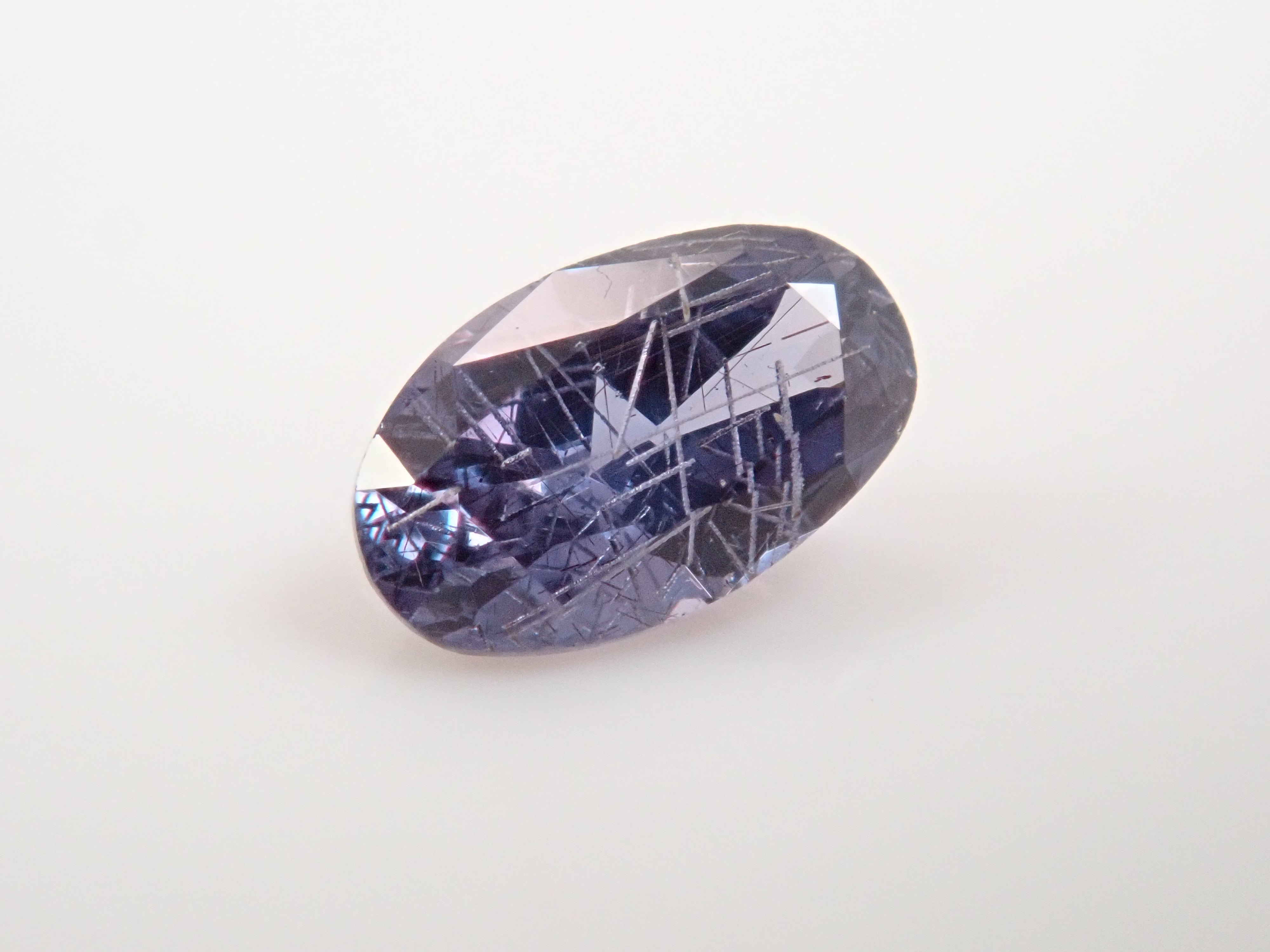 【12562767掲載】マダガスカル産ベキリーブルーガーネット(カラーチェンジガーネット) 0.257ctルース